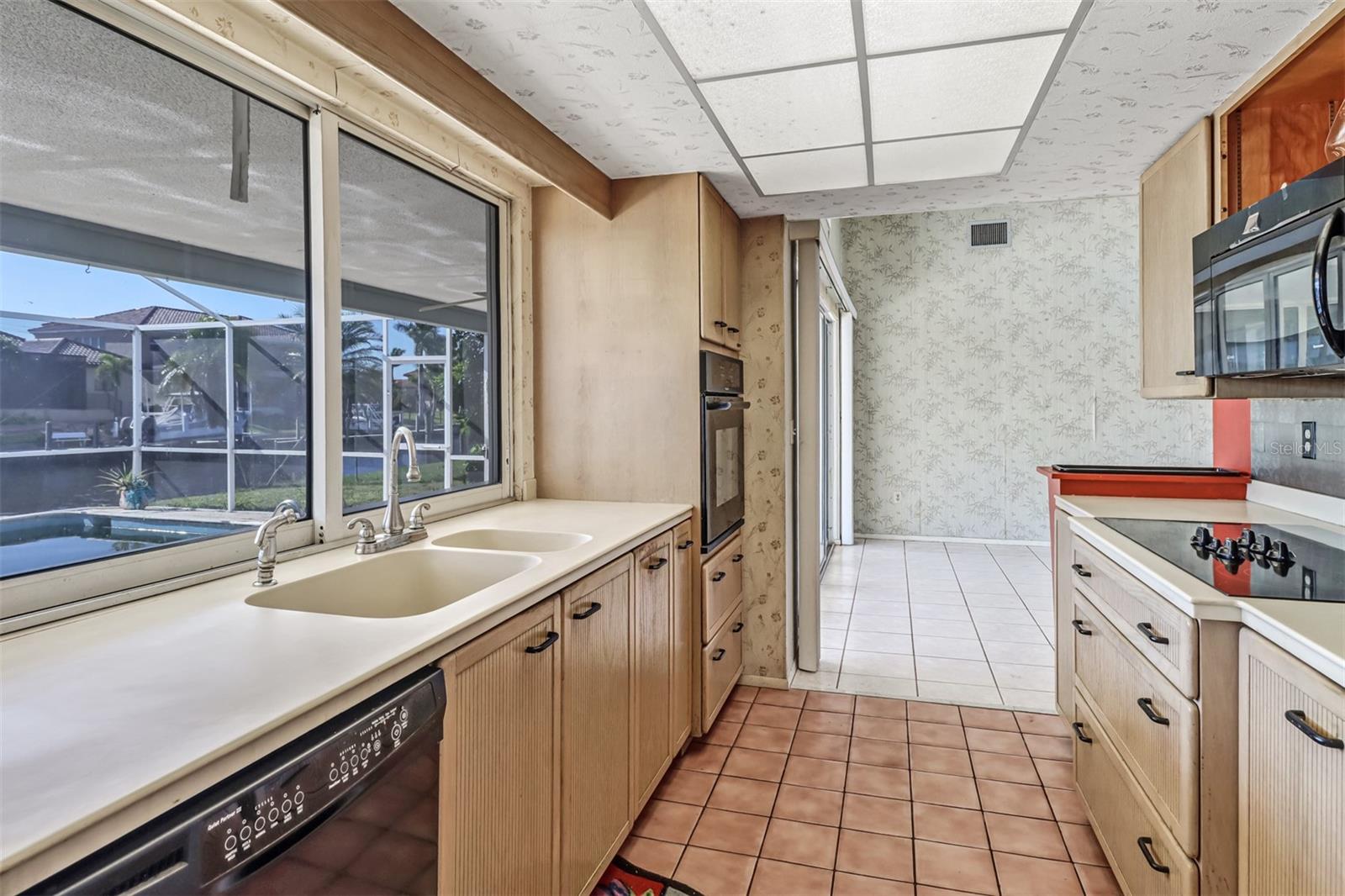 2817 CORAL WAY