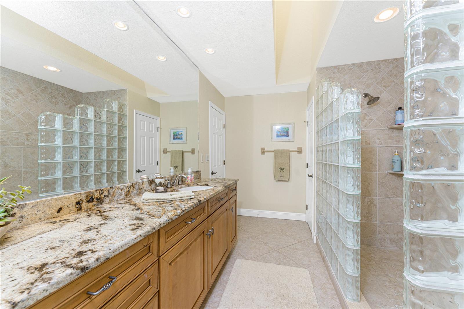2336 VIA VENETO DR