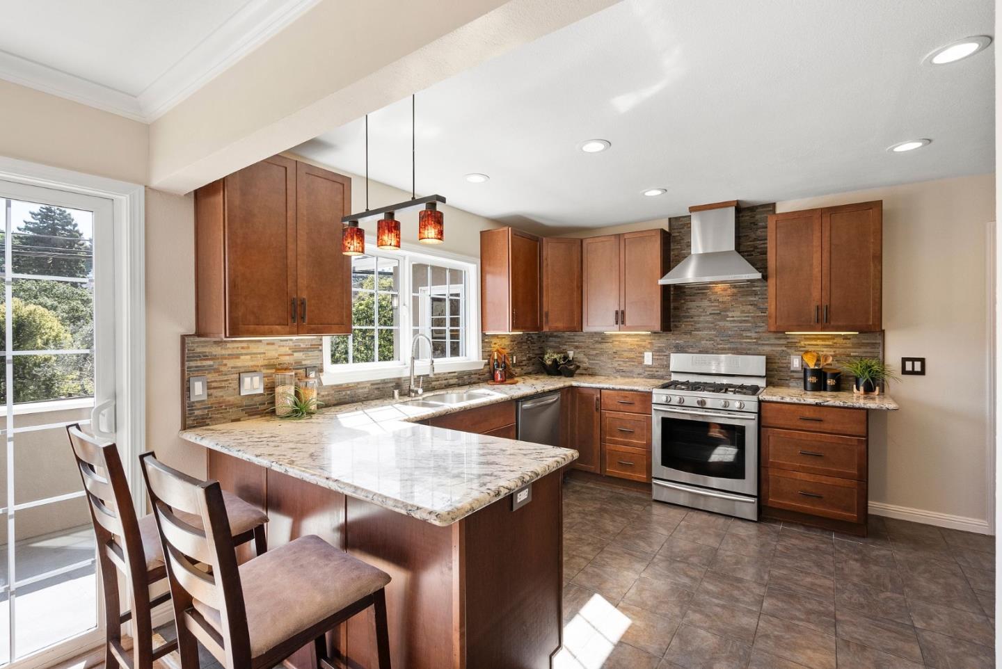 1914 San Carlos Avenue