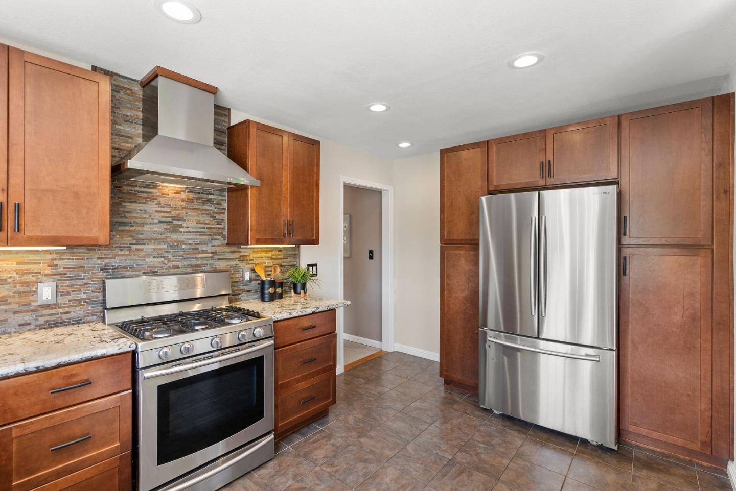 1914 San Carlos Avenue