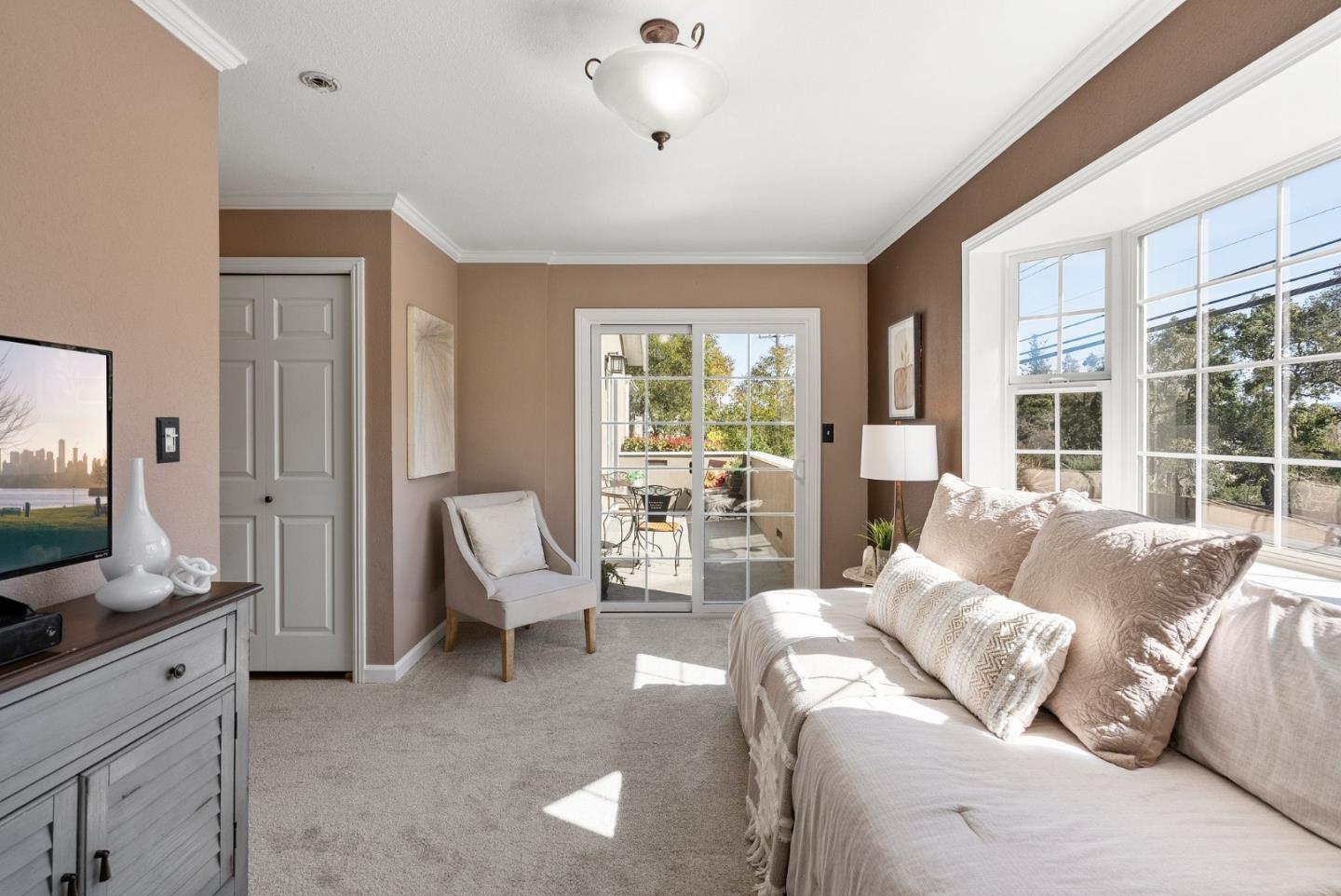 1914 San Carlos Avenue