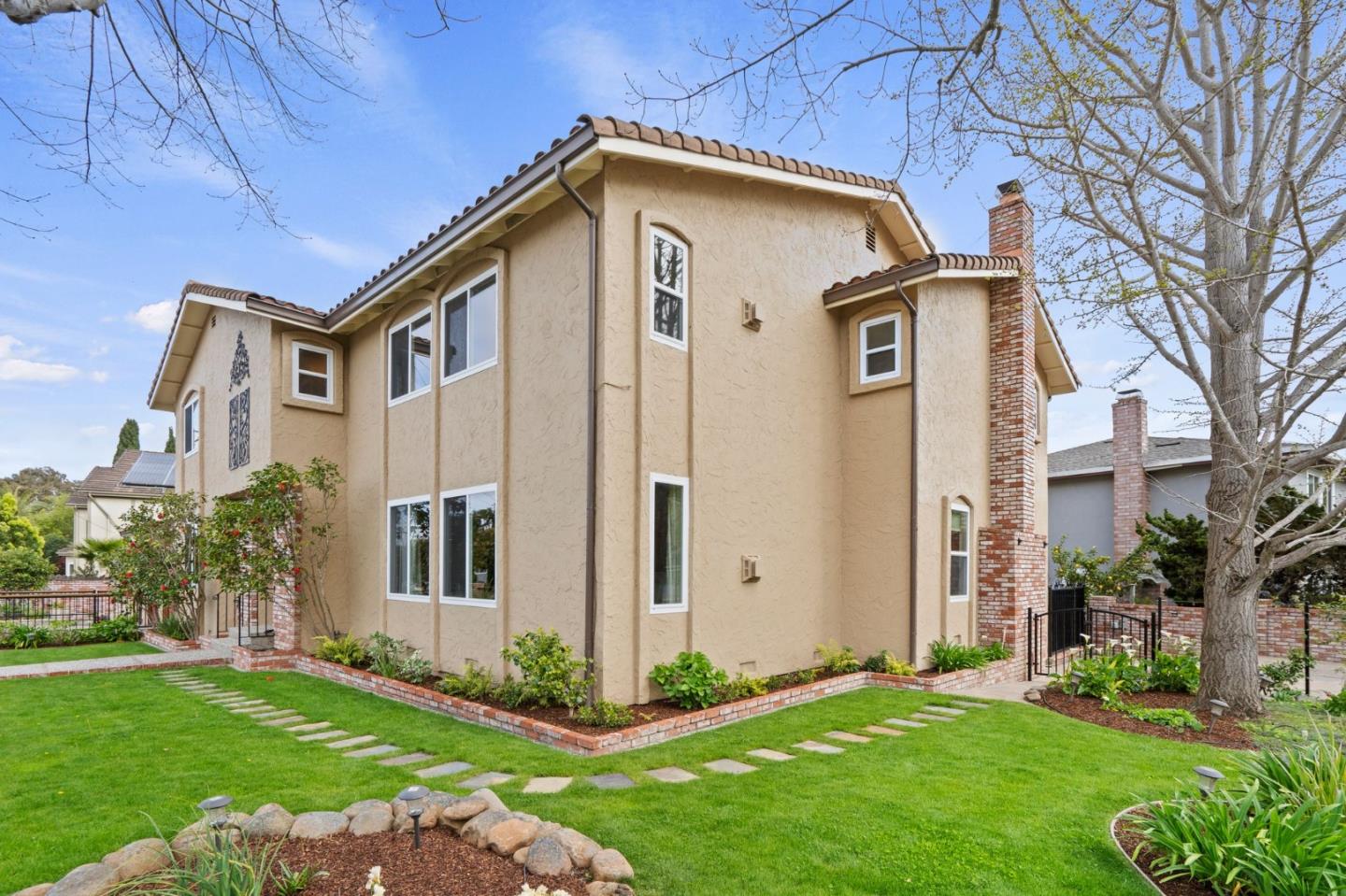 609 De Anza Avenue