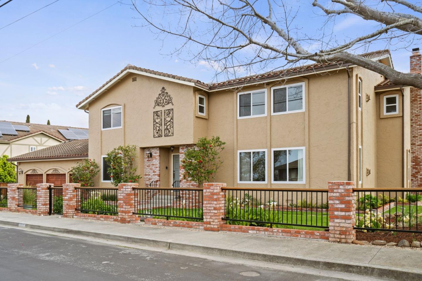 609 De Anza Avenue
