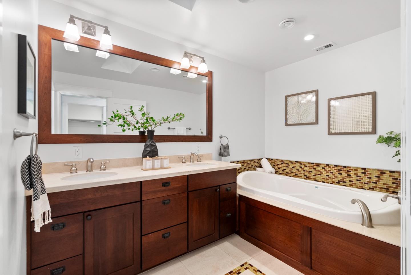 2148 Greenwood Avenue