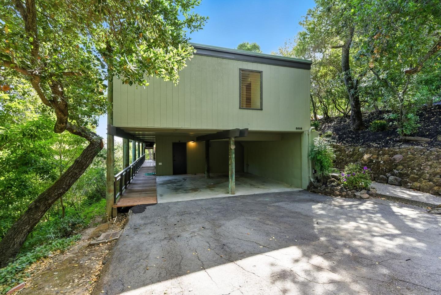 3909 Pepper Tree Court