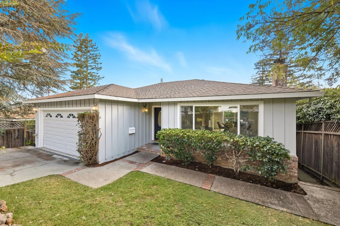 1471 Cordilleras Avenue