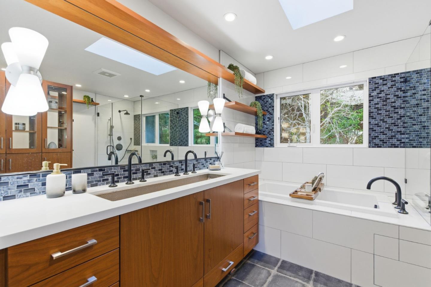 1700 Valley View Avenue