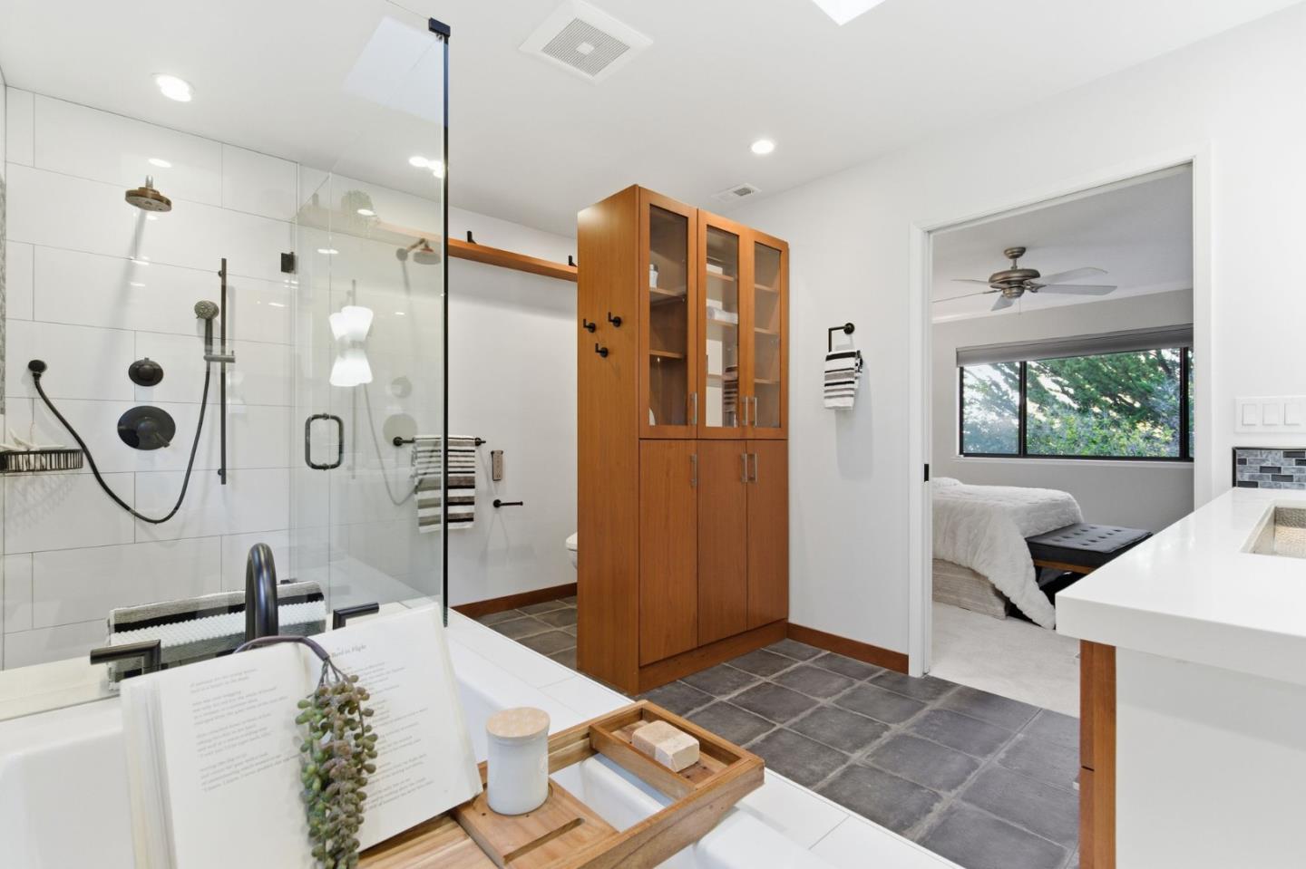 1700 Valley View Avenue