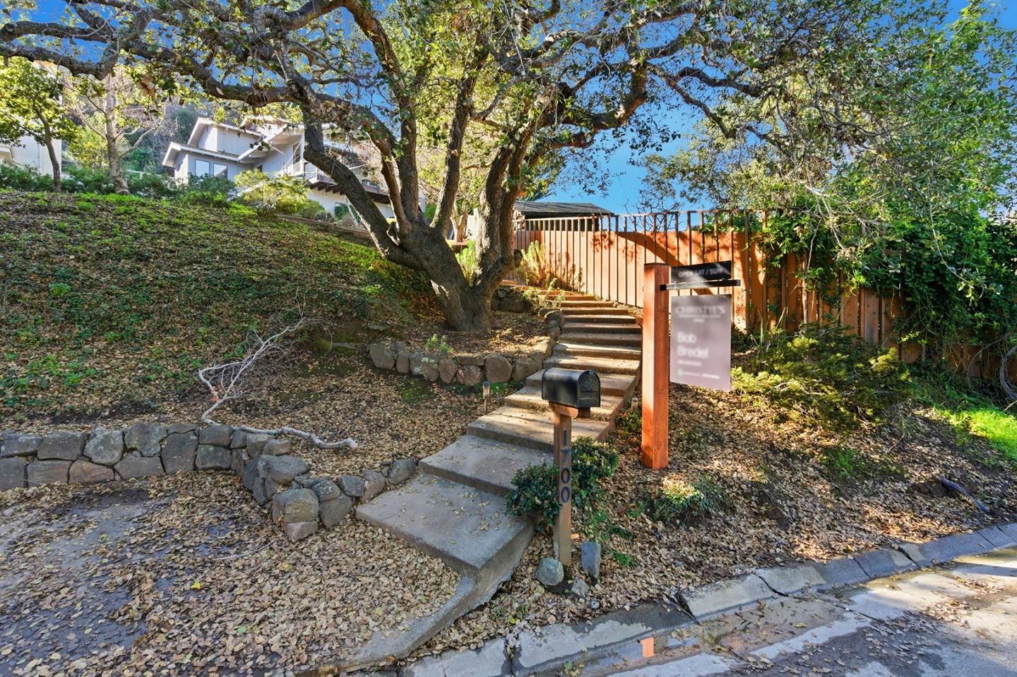 1700 Valley View Avenue