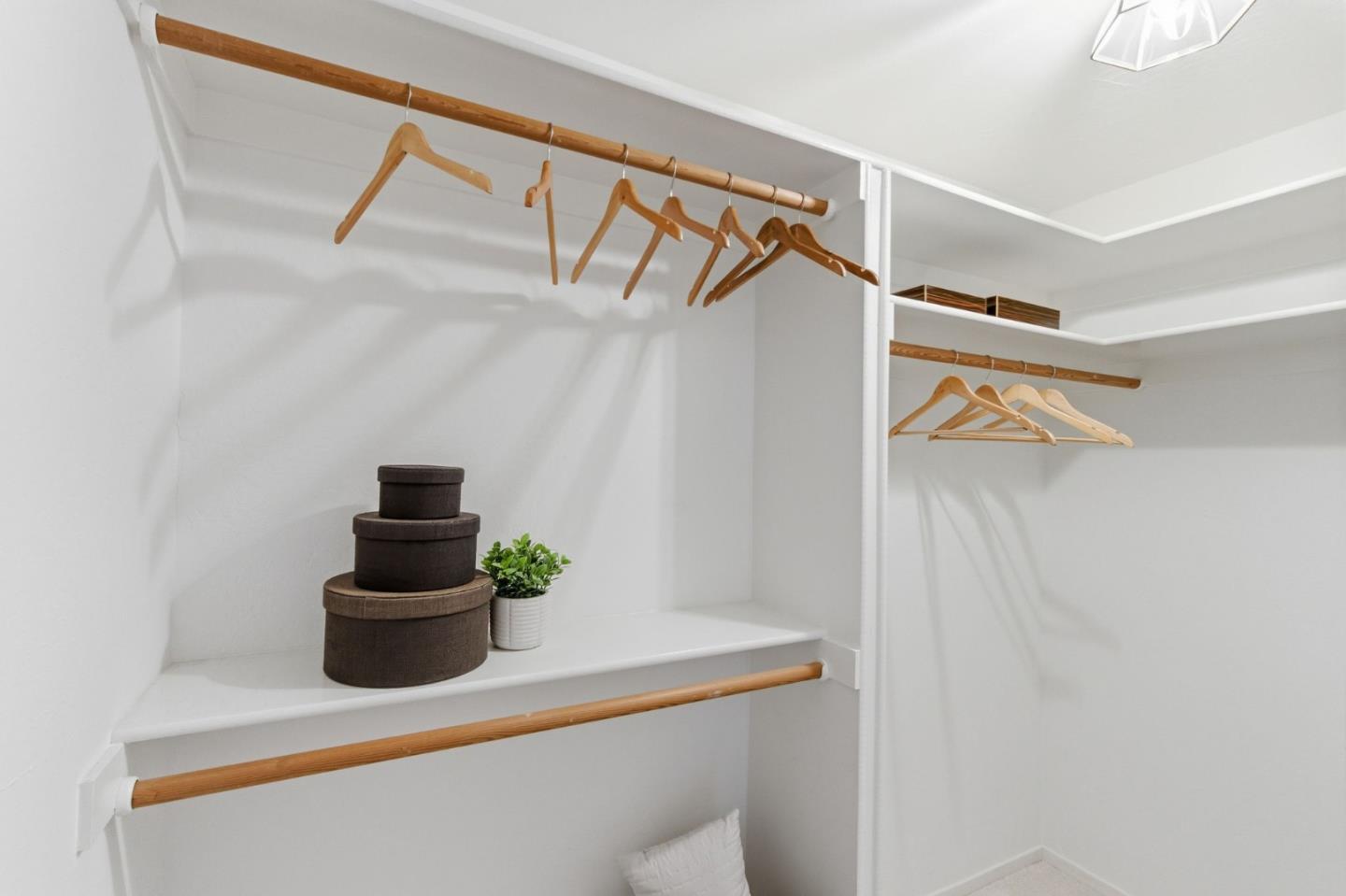 1700 Valley View Avenue