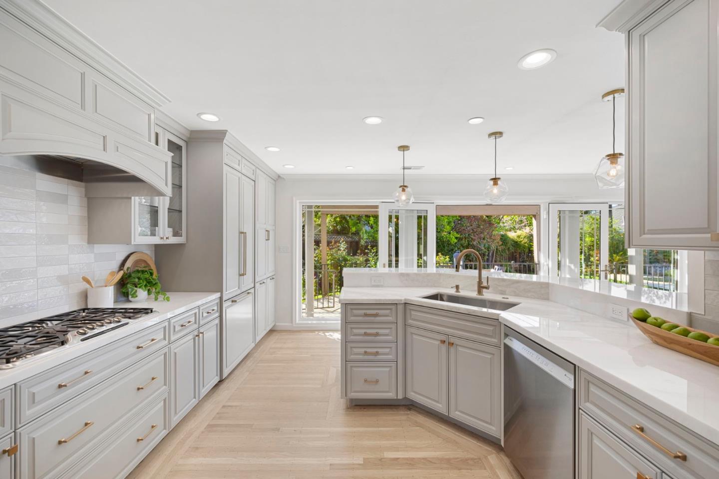 6 El Sereno Drive