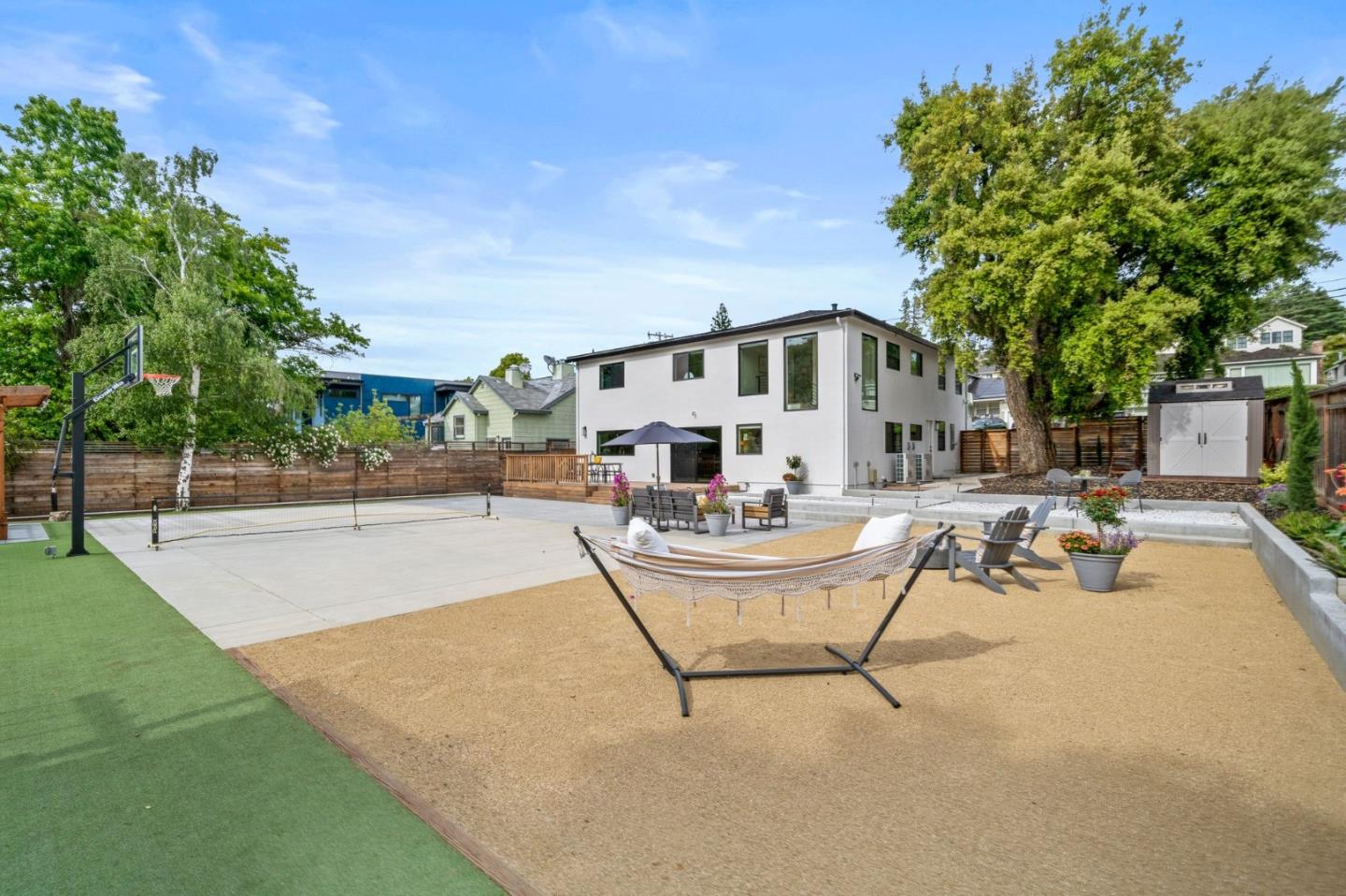 754 Cordilleras Avenue