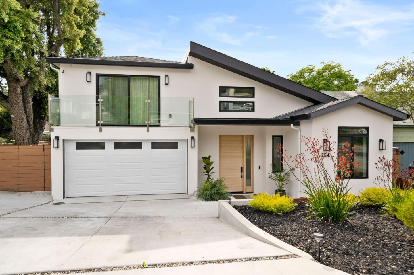 754 Cordilleras Avenue