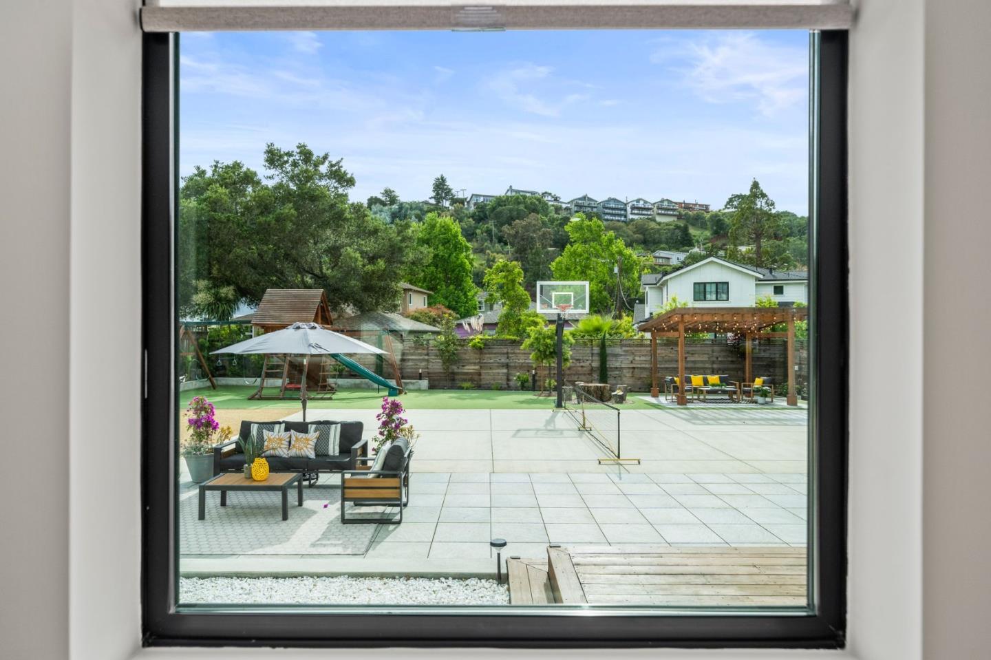 754 Cordilleras Avenue