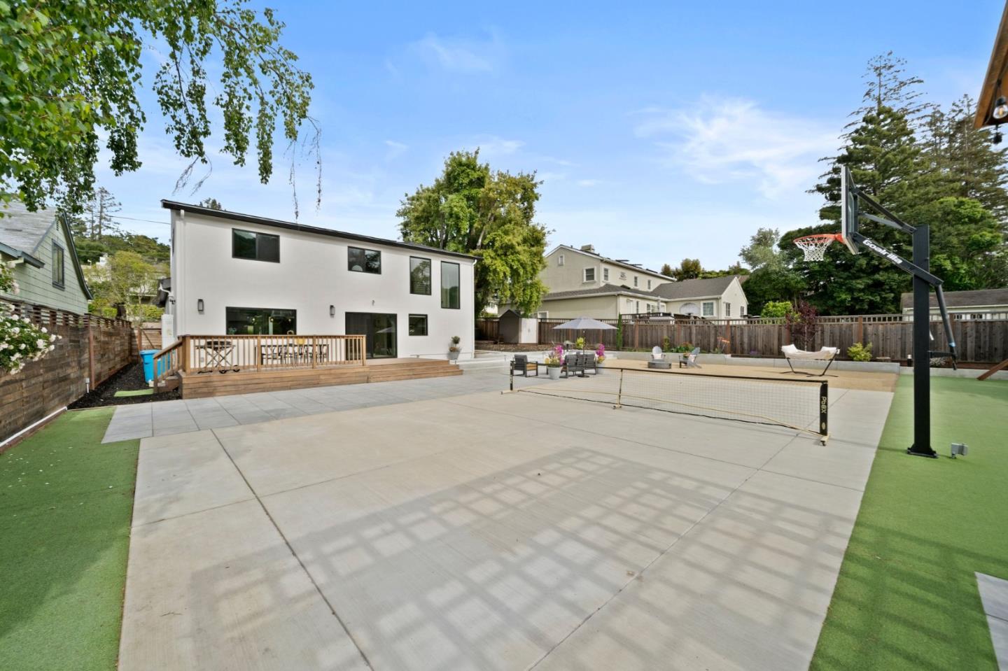 754 Cordilleras Avenue