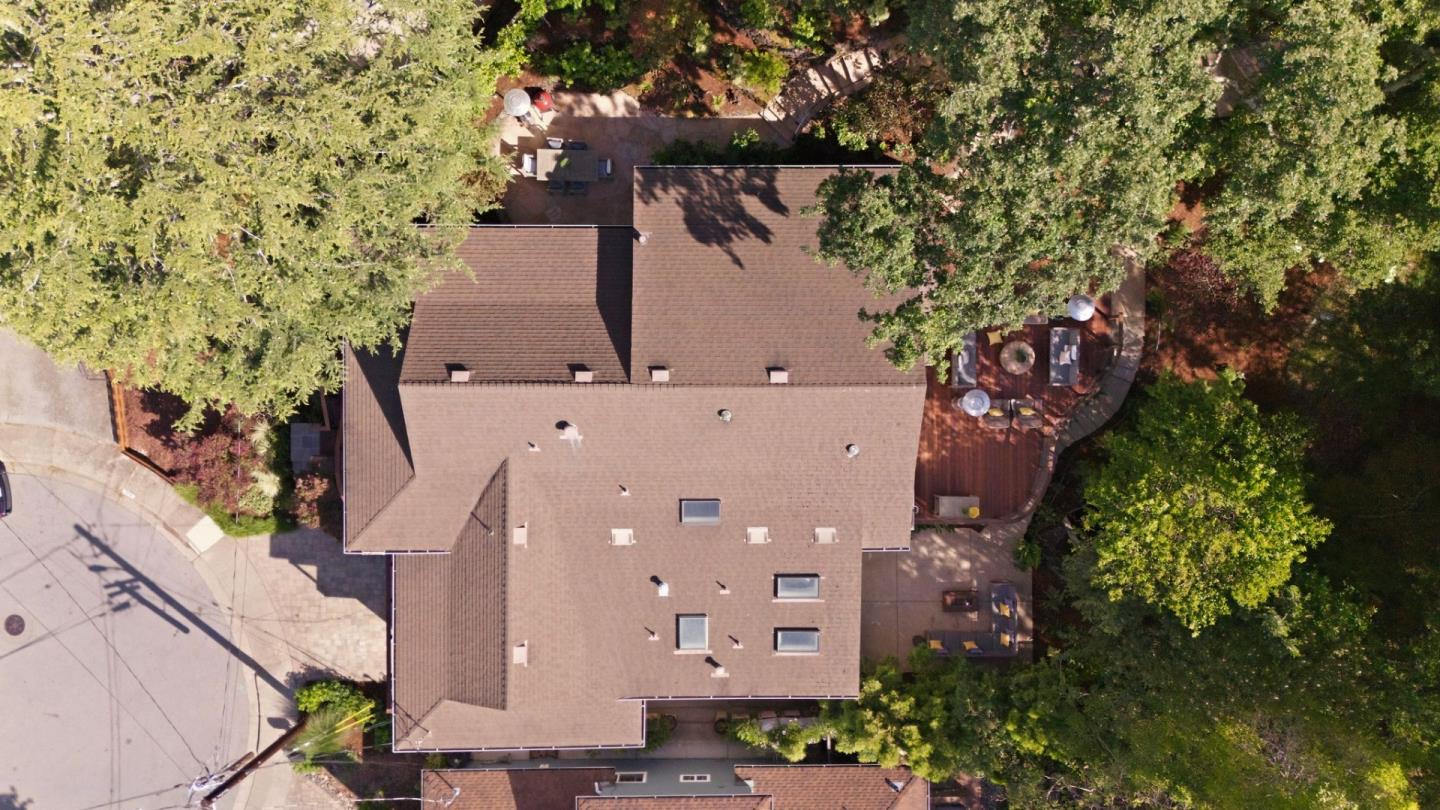 2884 Roland Avenue