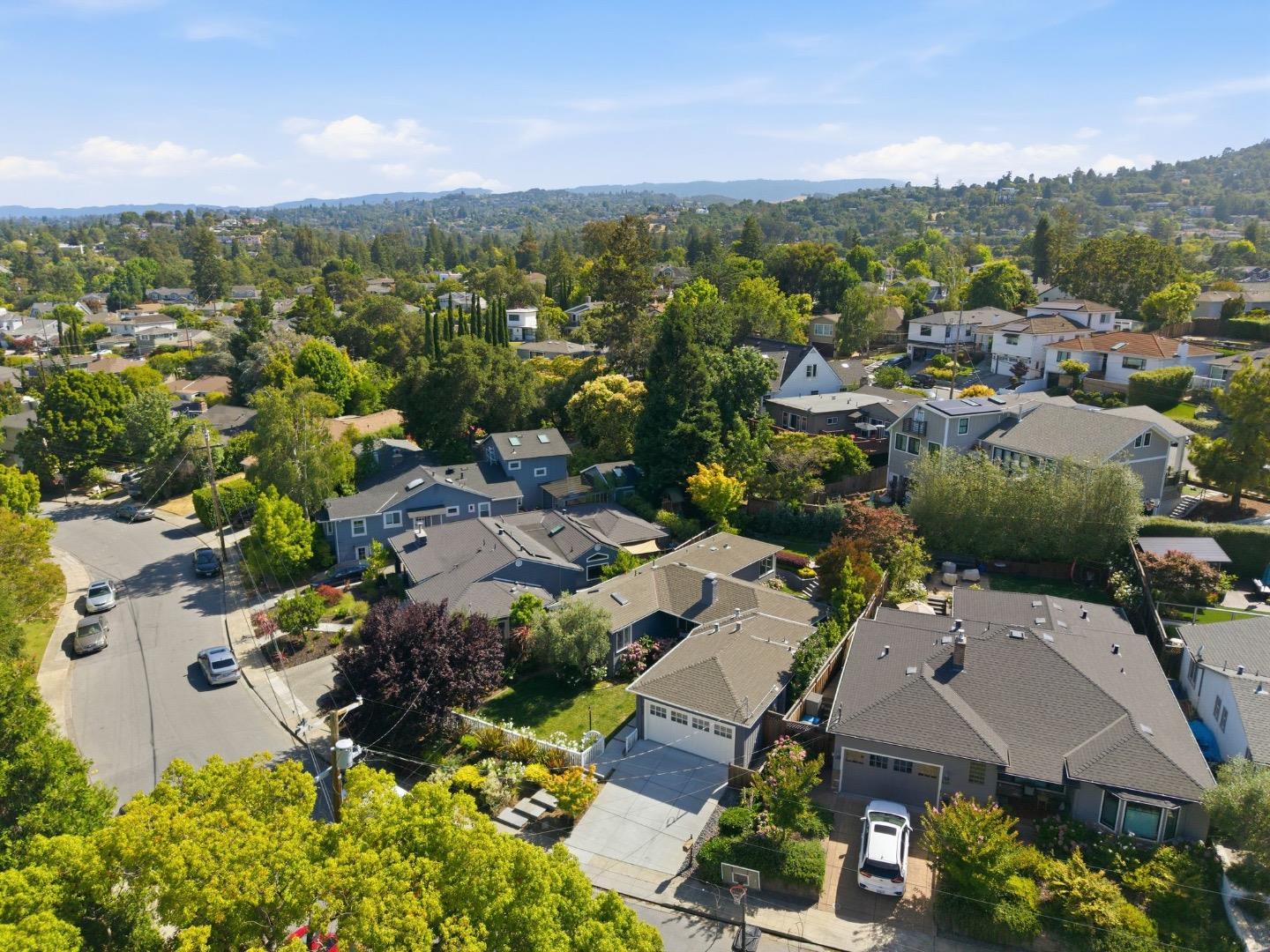 448 Emerald AVE