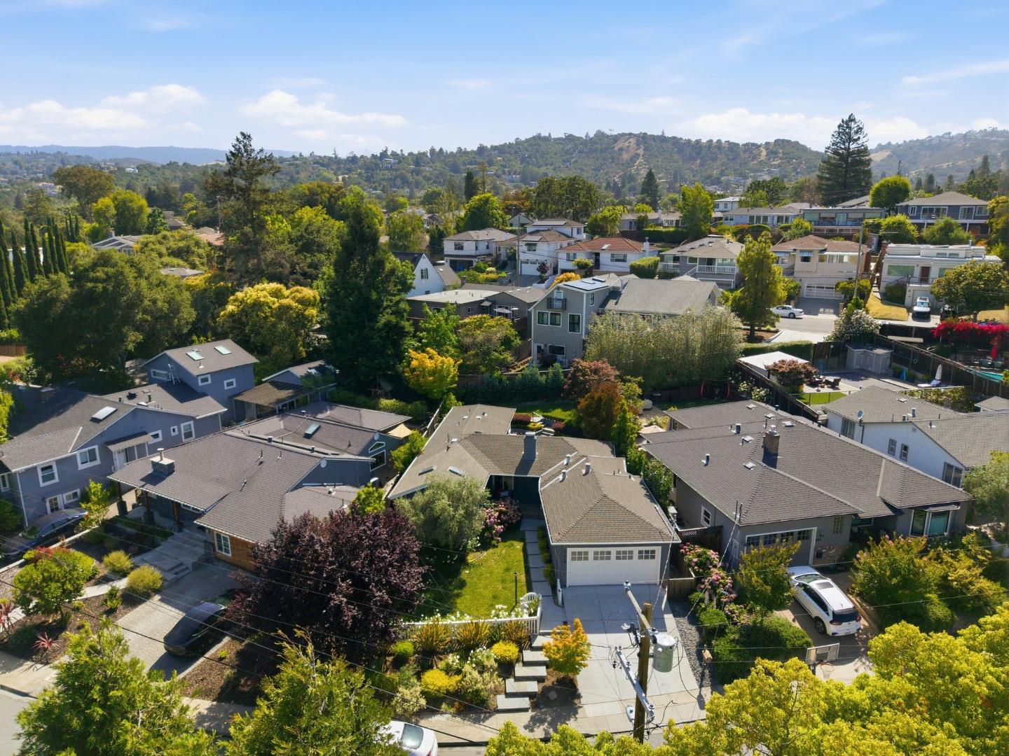 448 Emerald AVE