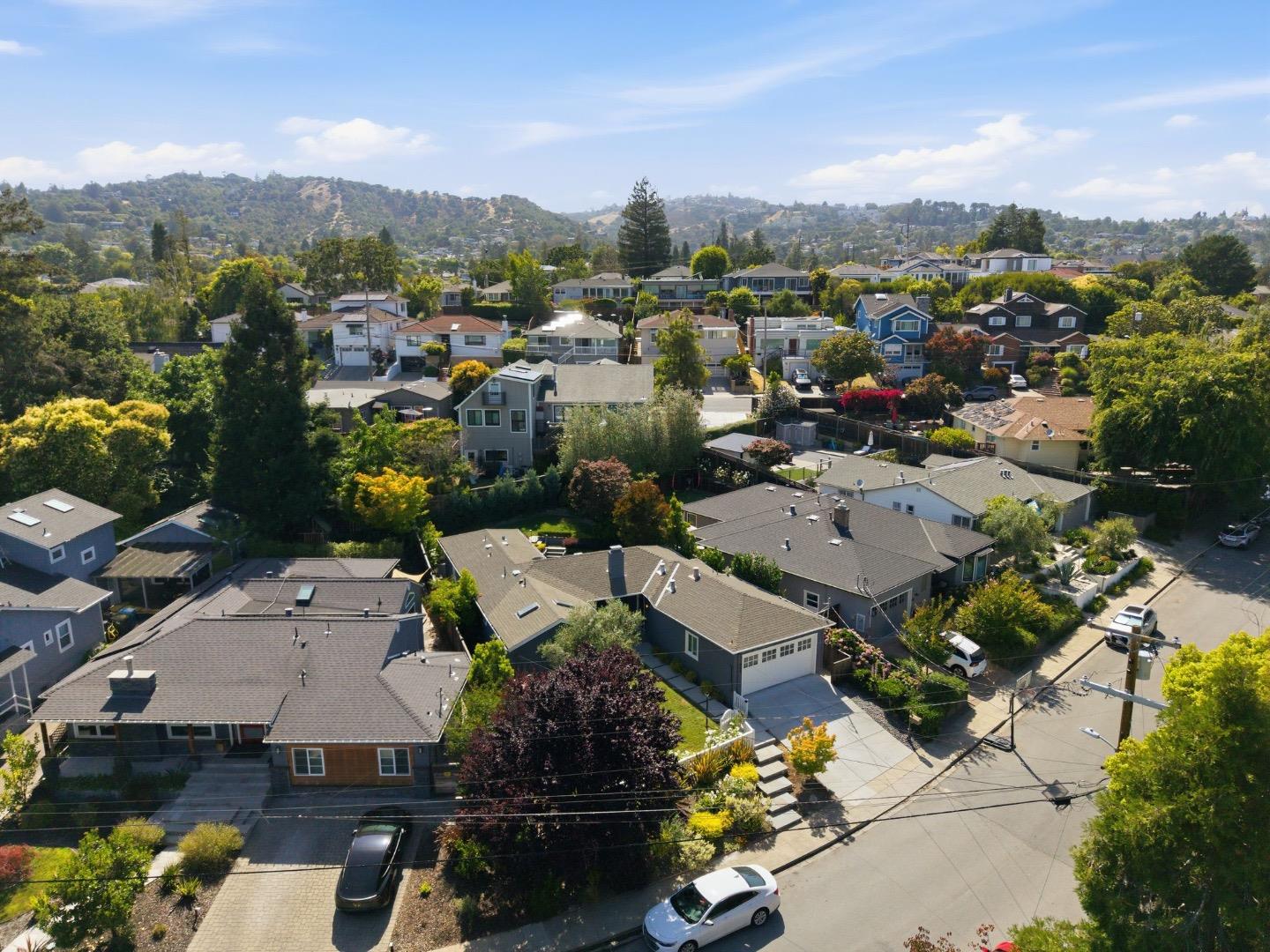 448 Emerald AVE