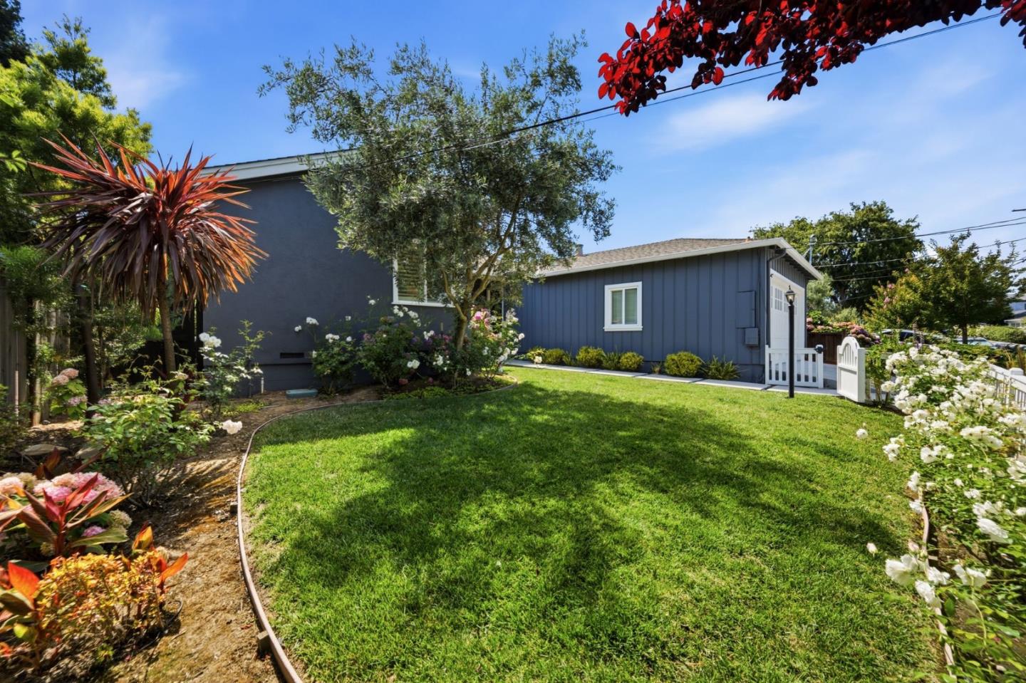 448 Emerald AVE