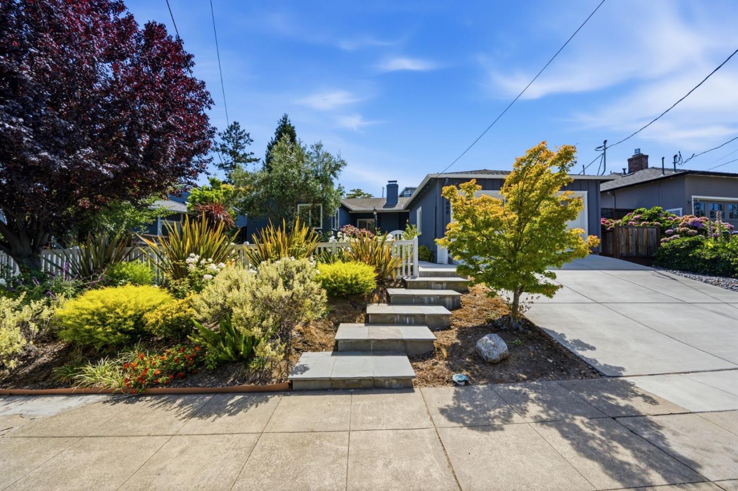448 Emerald AVE