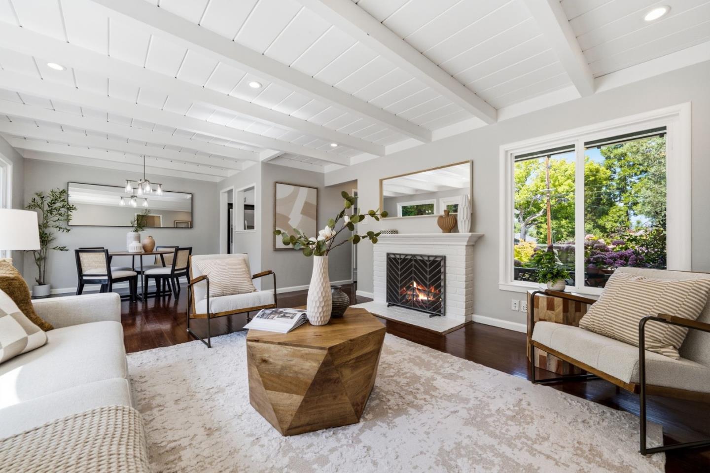 448 Emerald AVE