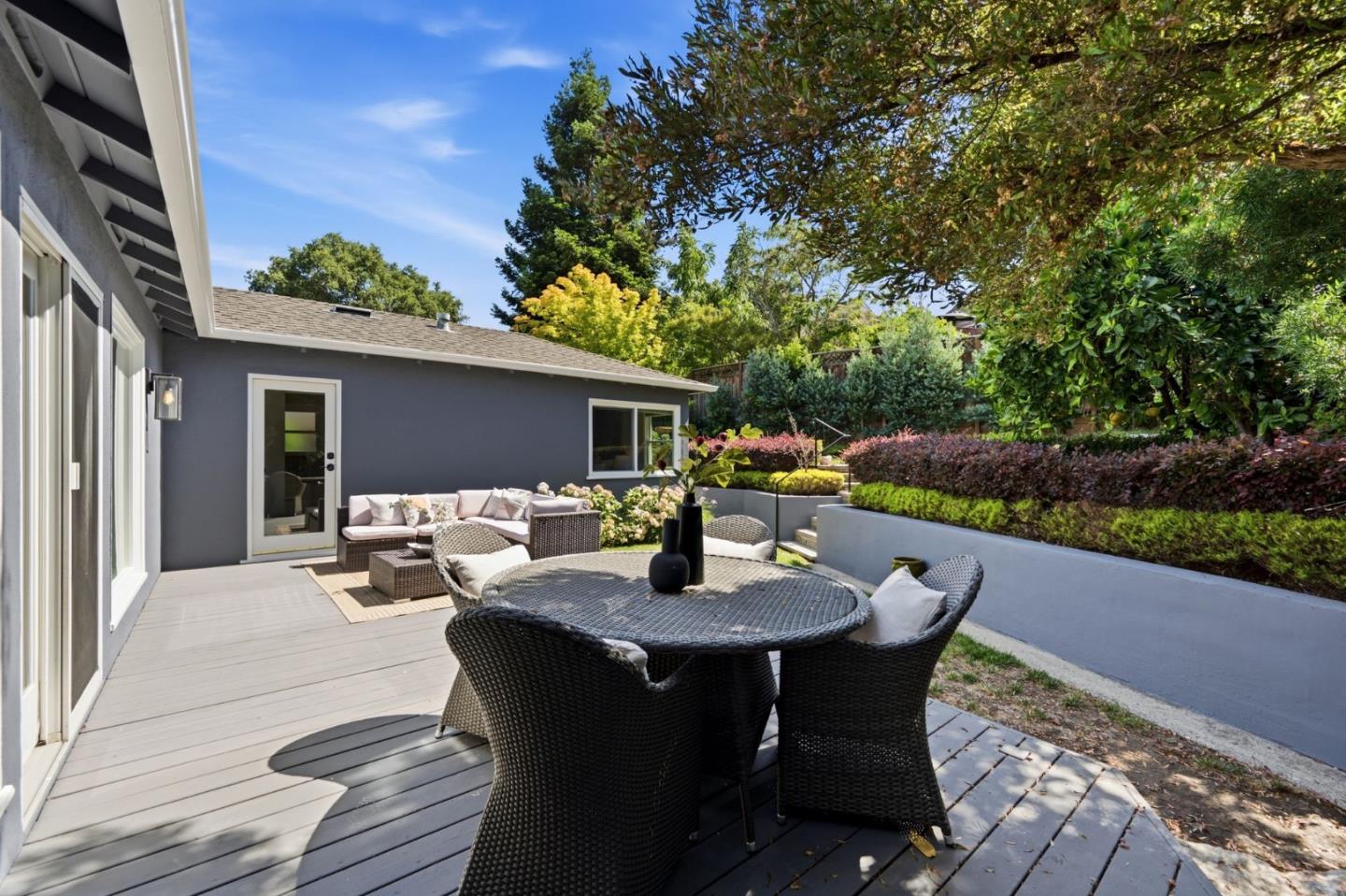 448 Emerald AVE