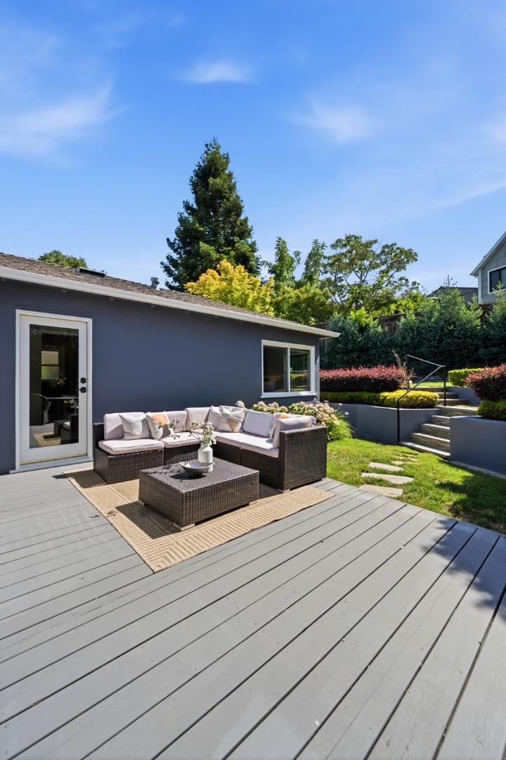 448 Emerald AVE