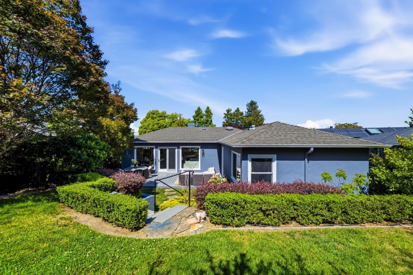 448 Emerald AVE