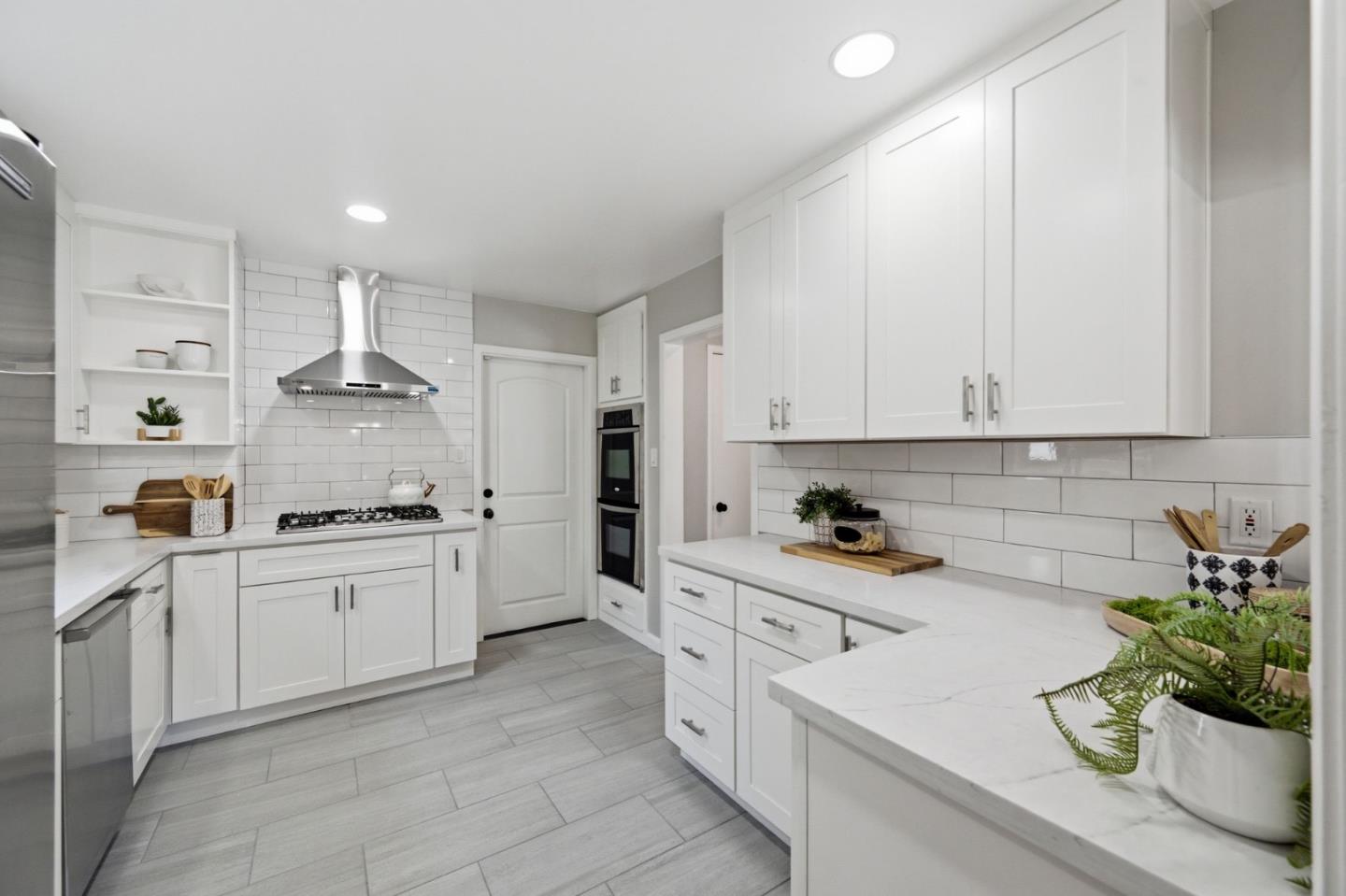 448 Emerald AVE