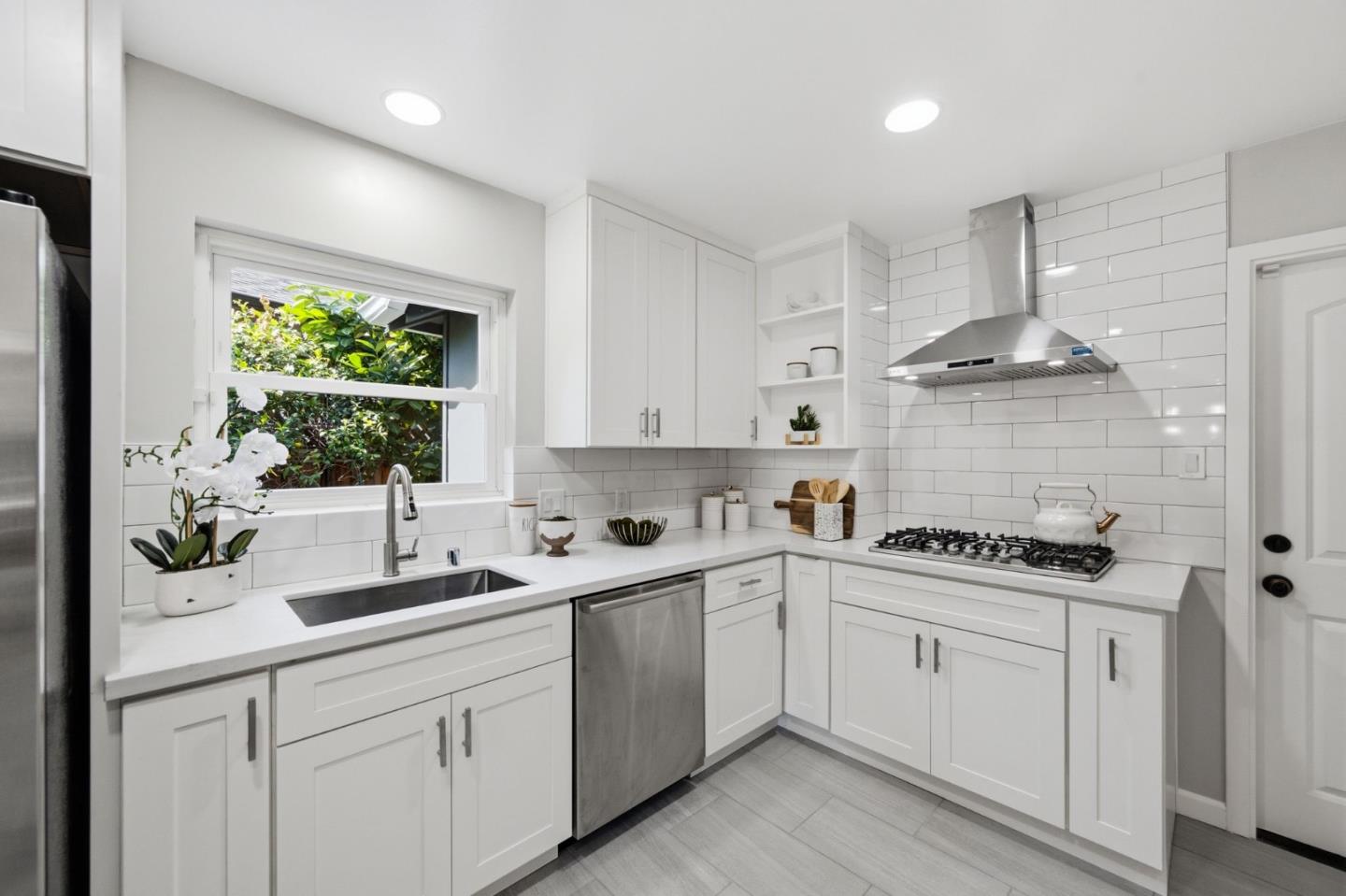 448 Emerald AVE