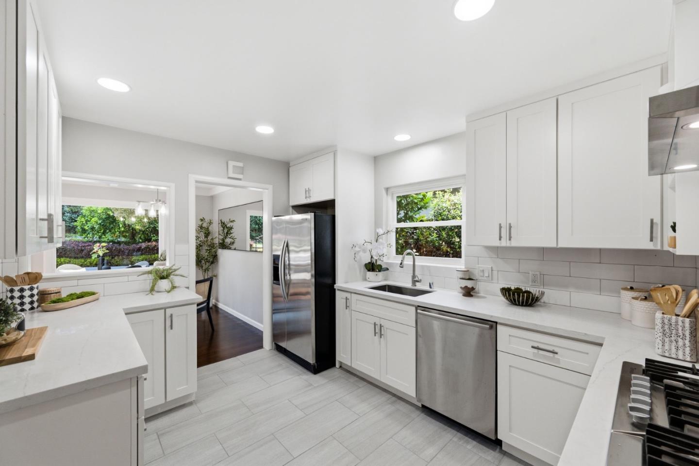 448 Emerald AVE