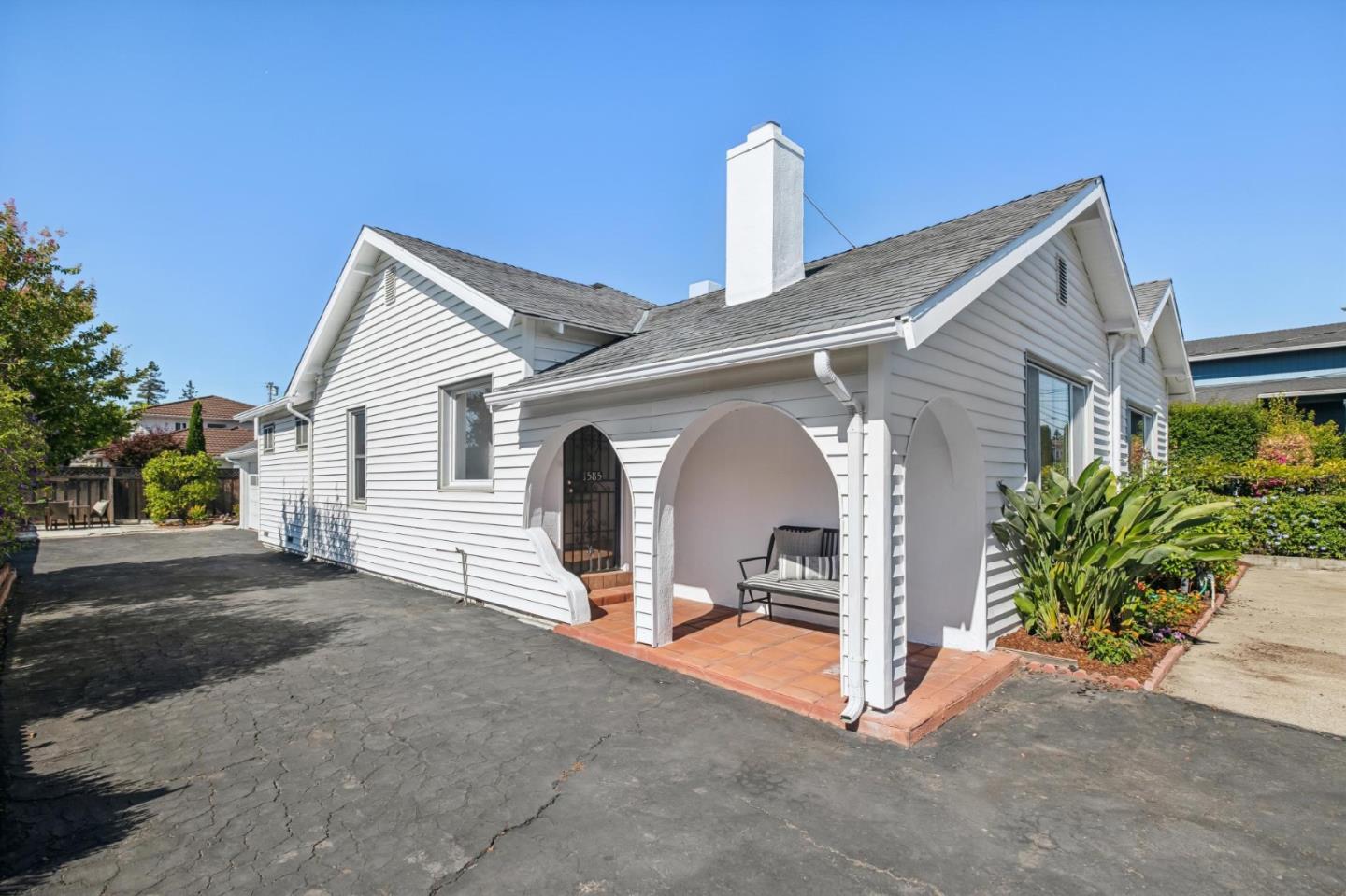 1585 Union AVE