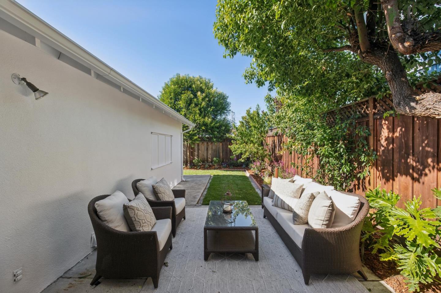 1585 Union AVE