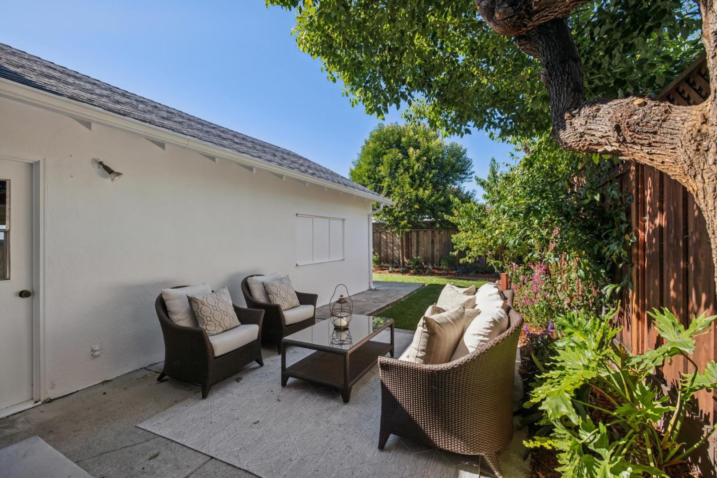 1585 Union AVE