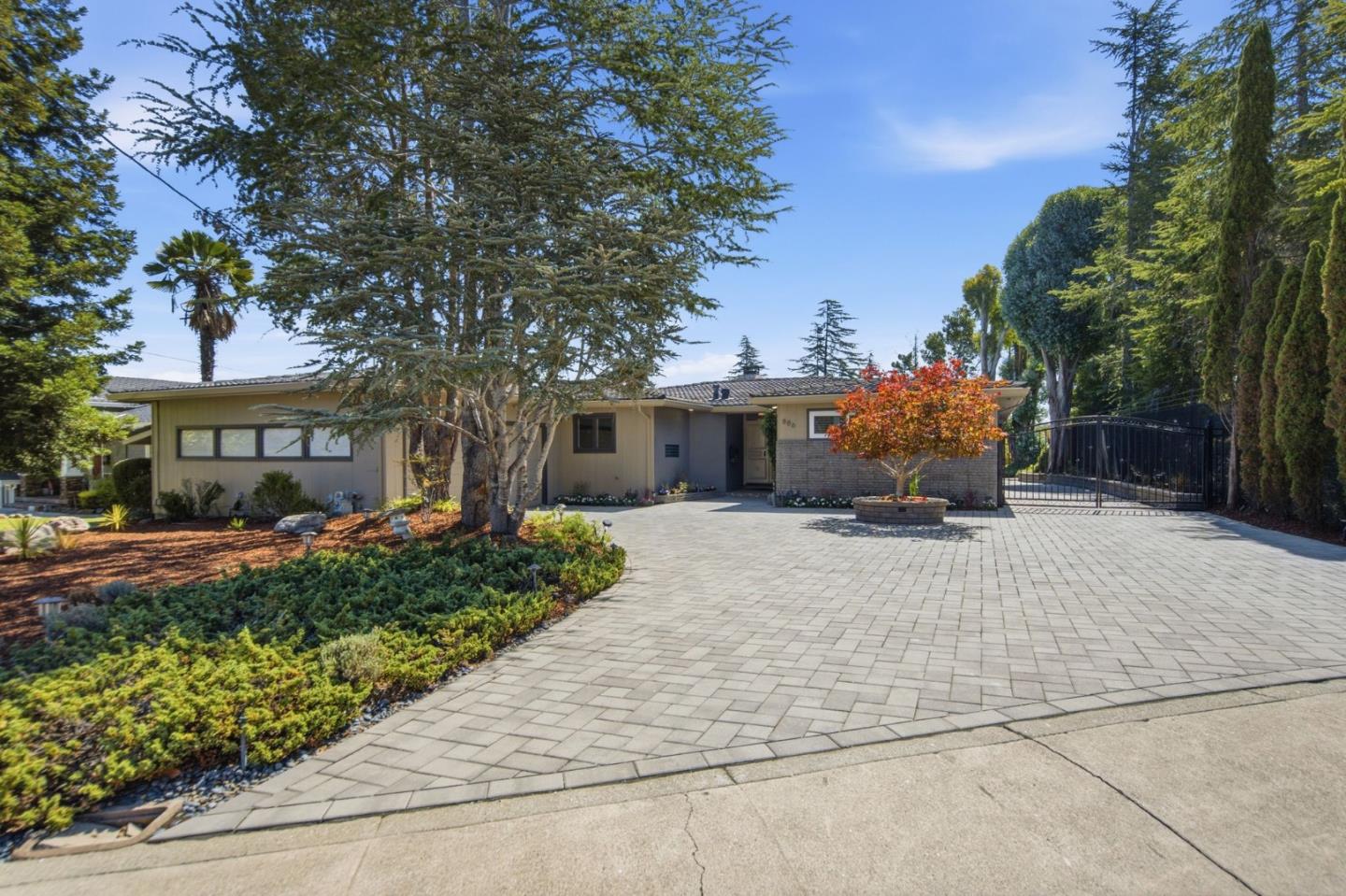 886 Heather DR