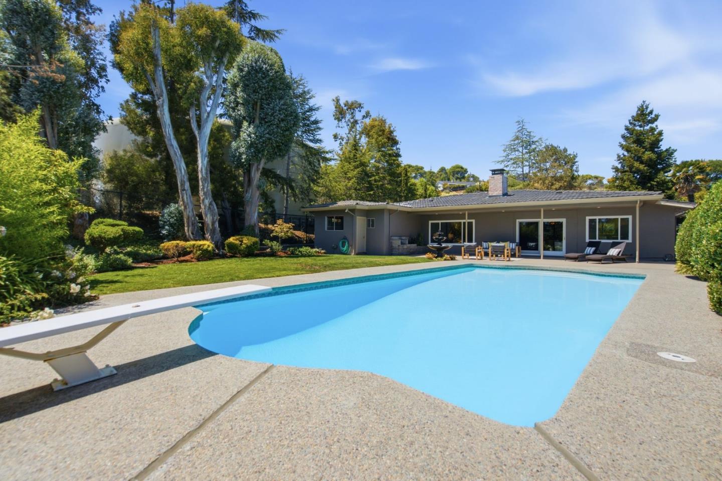 886 Heather DR