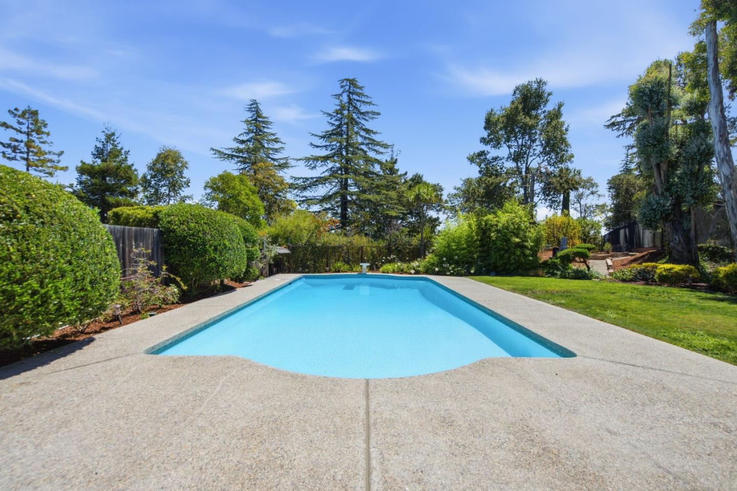 886 Heather DR