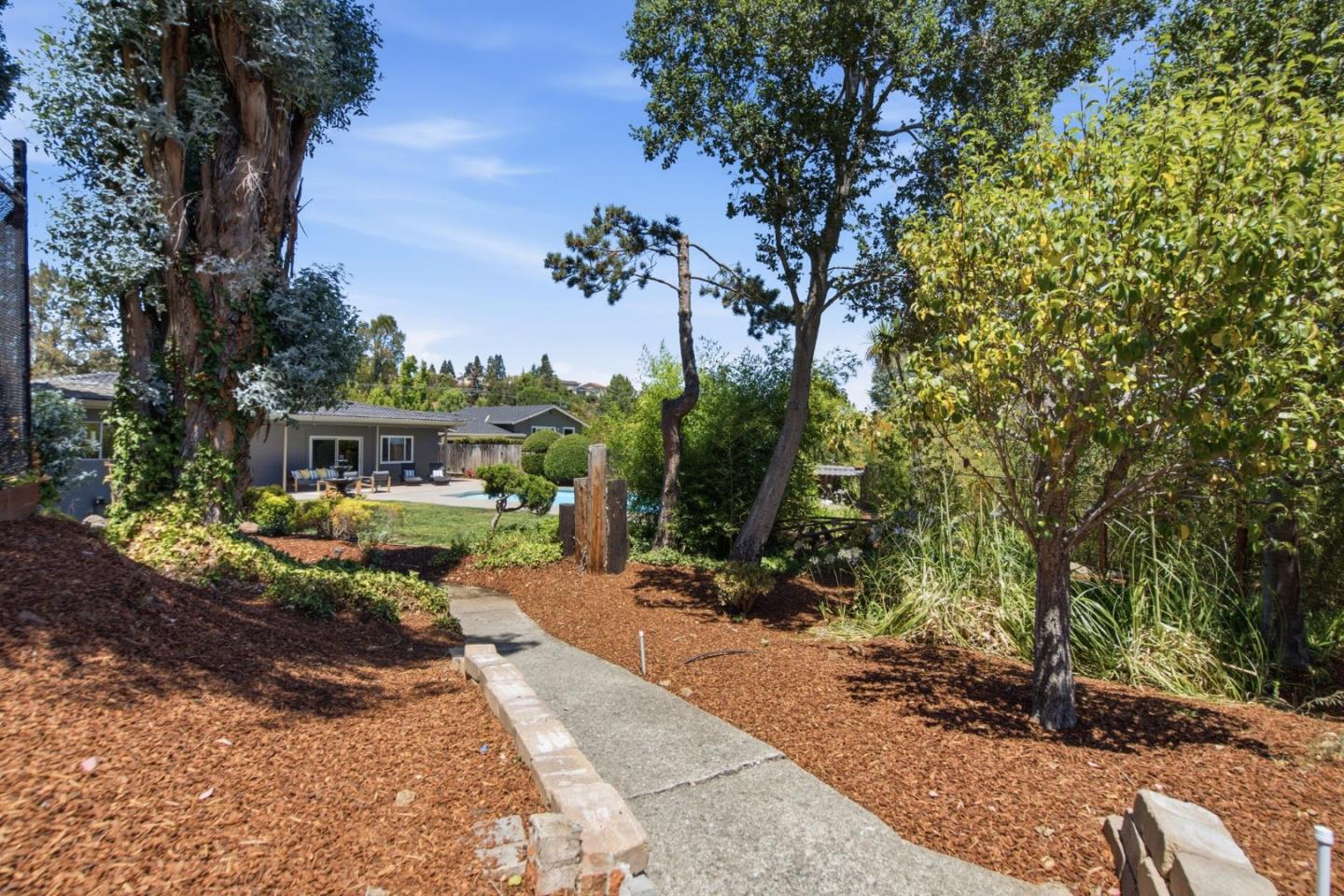 886 Heather DR