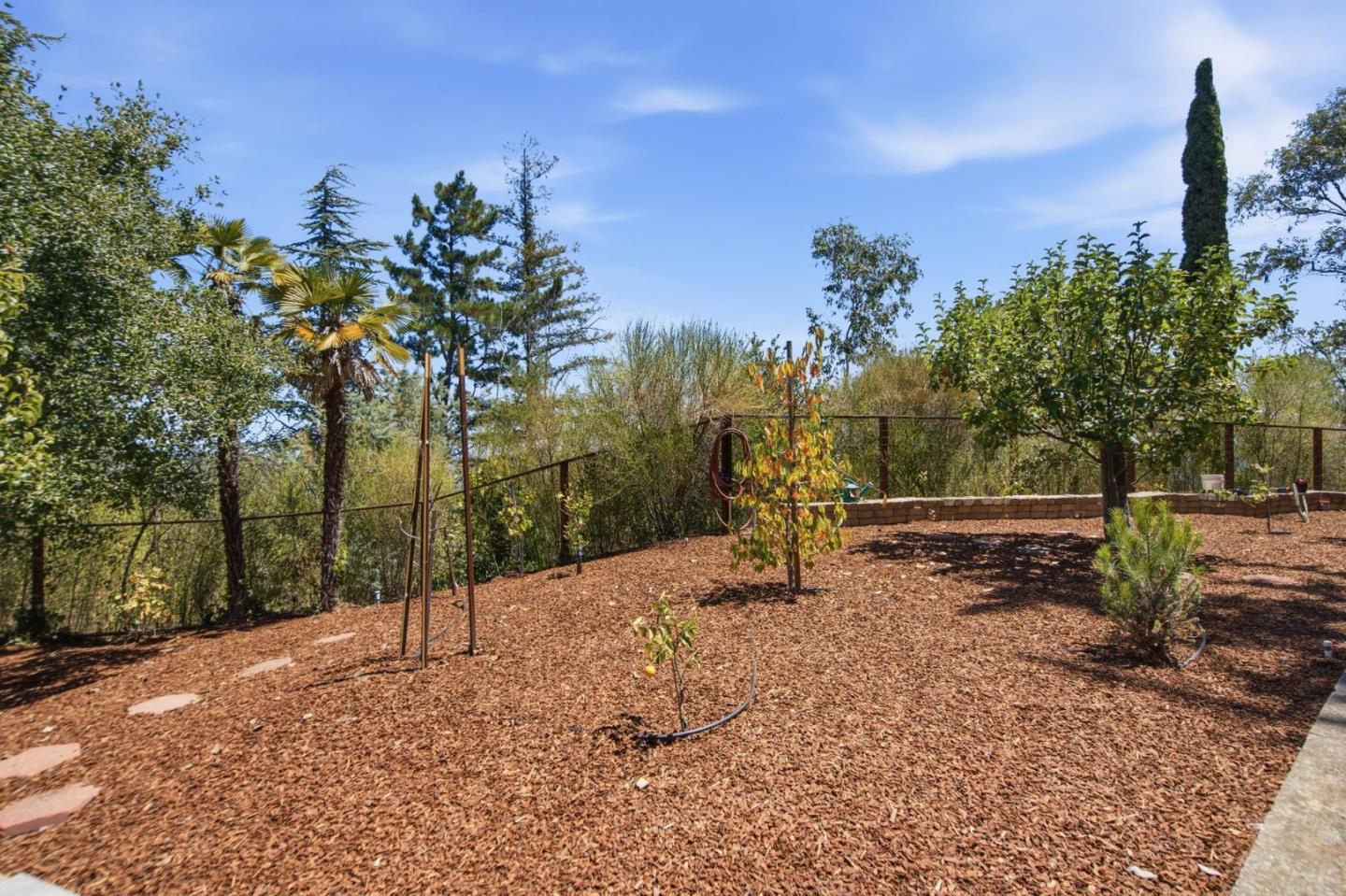 886 Heather DR