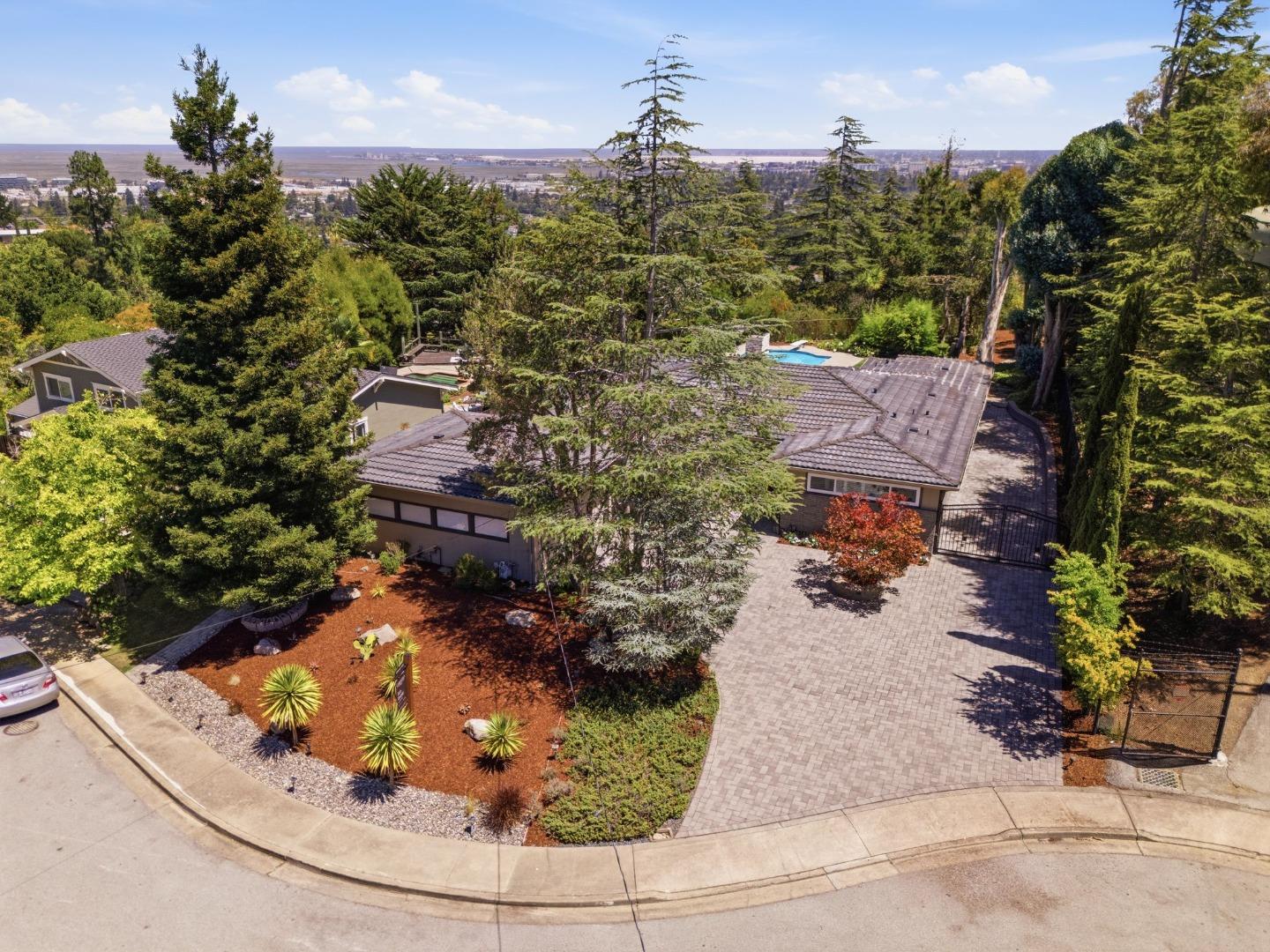 886 Heather DR