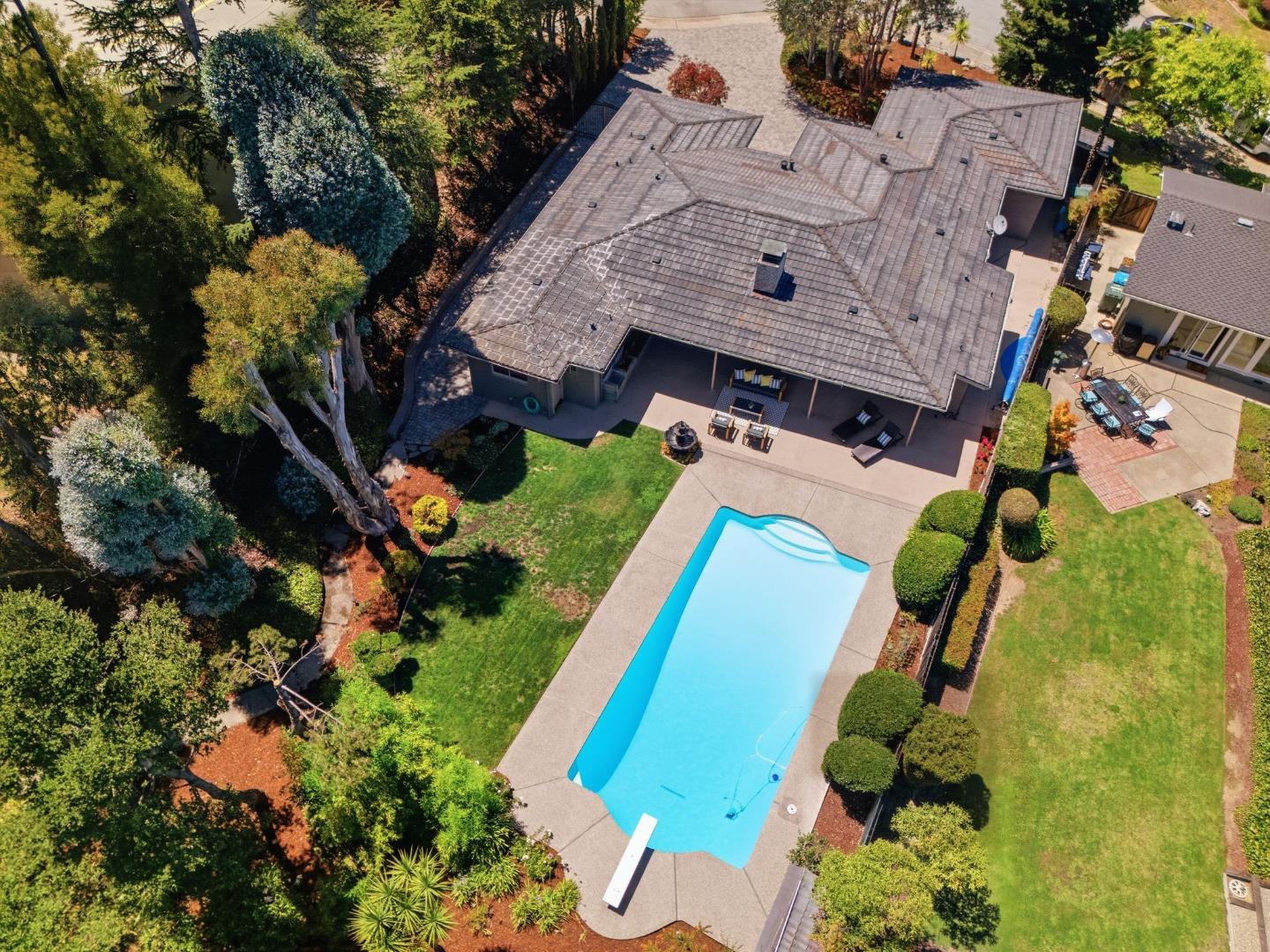 886 Heather DR