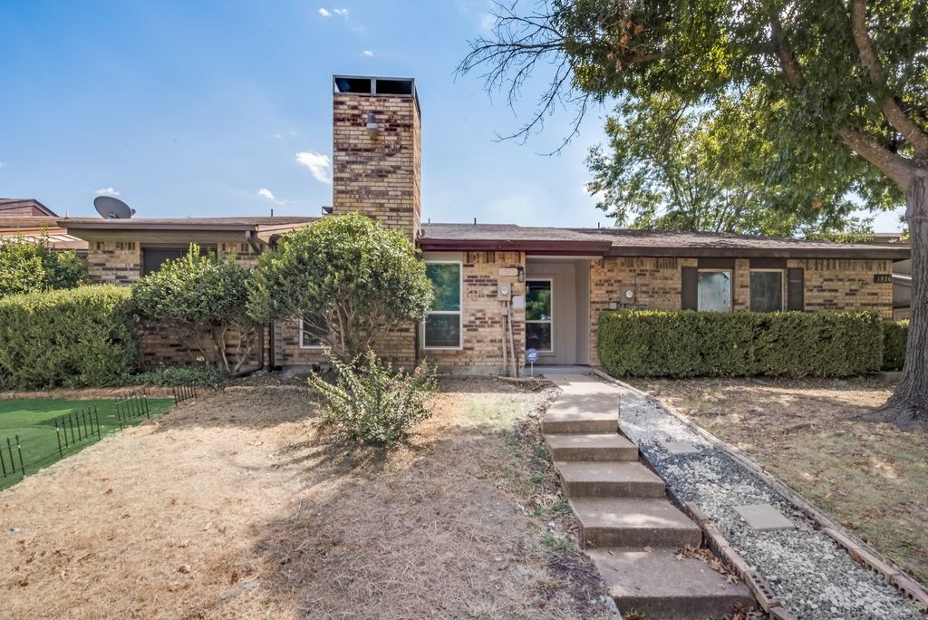1940 Abshire Lane