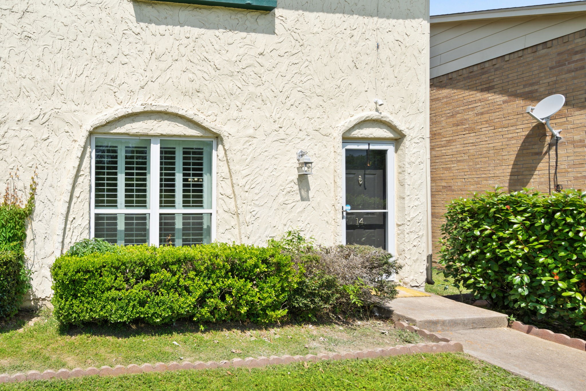 14 E Mountain Lane