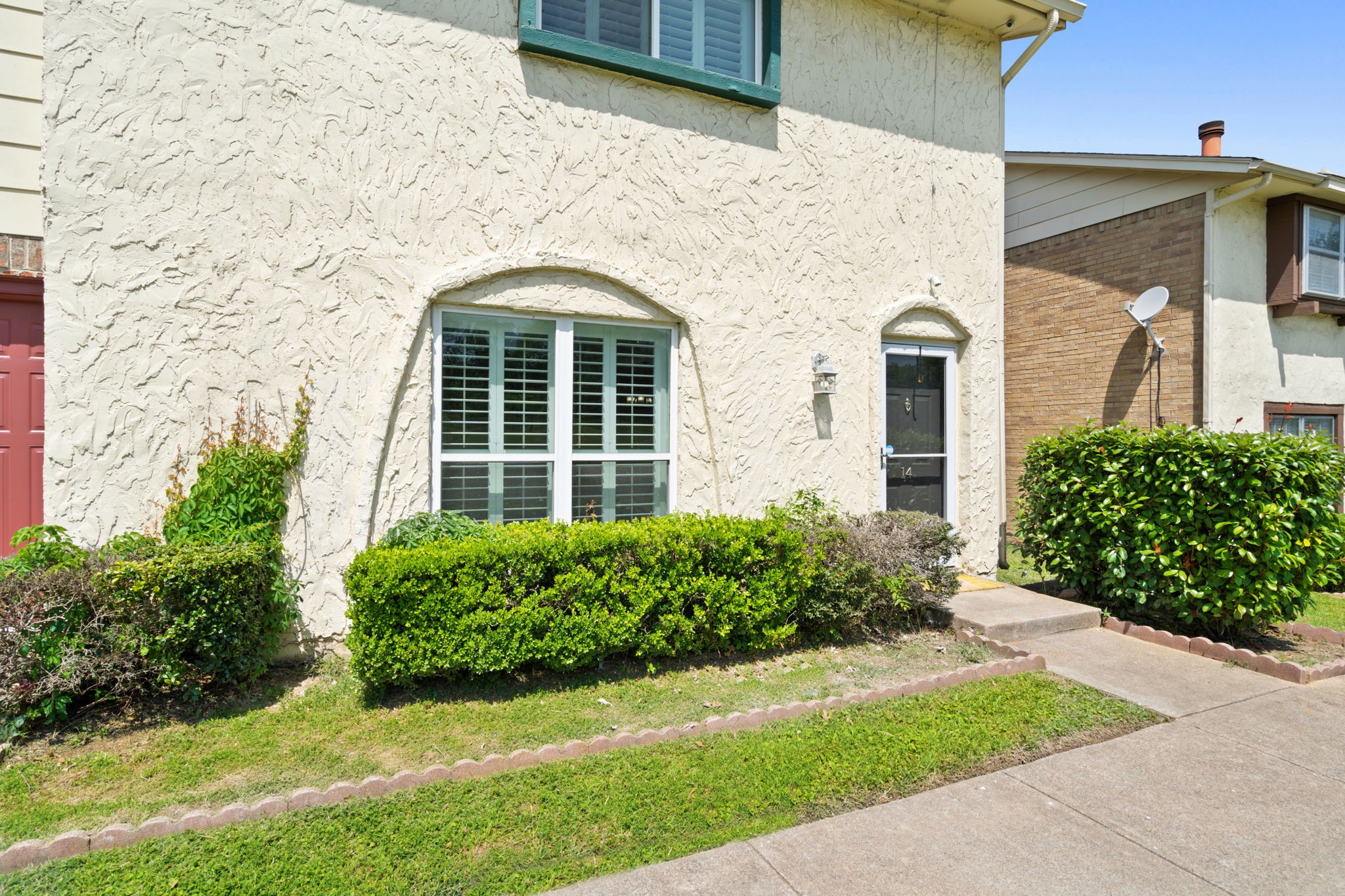 14 E Mountain Lane