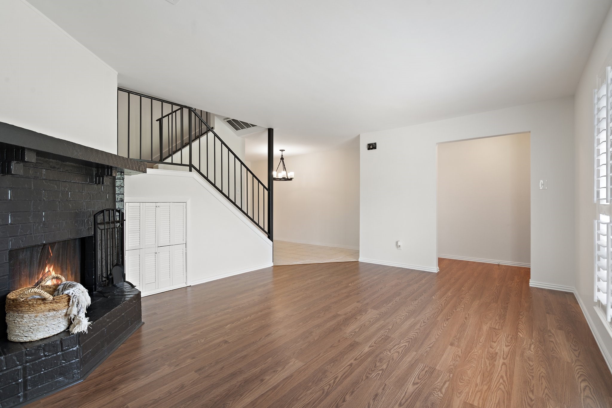 14 E Mountain Lane