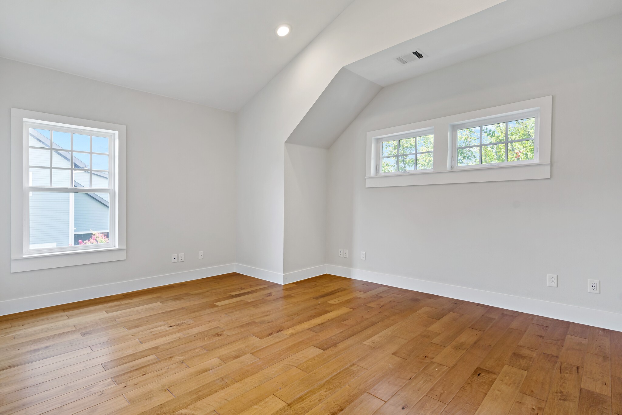 833 N Van Buren Avenue