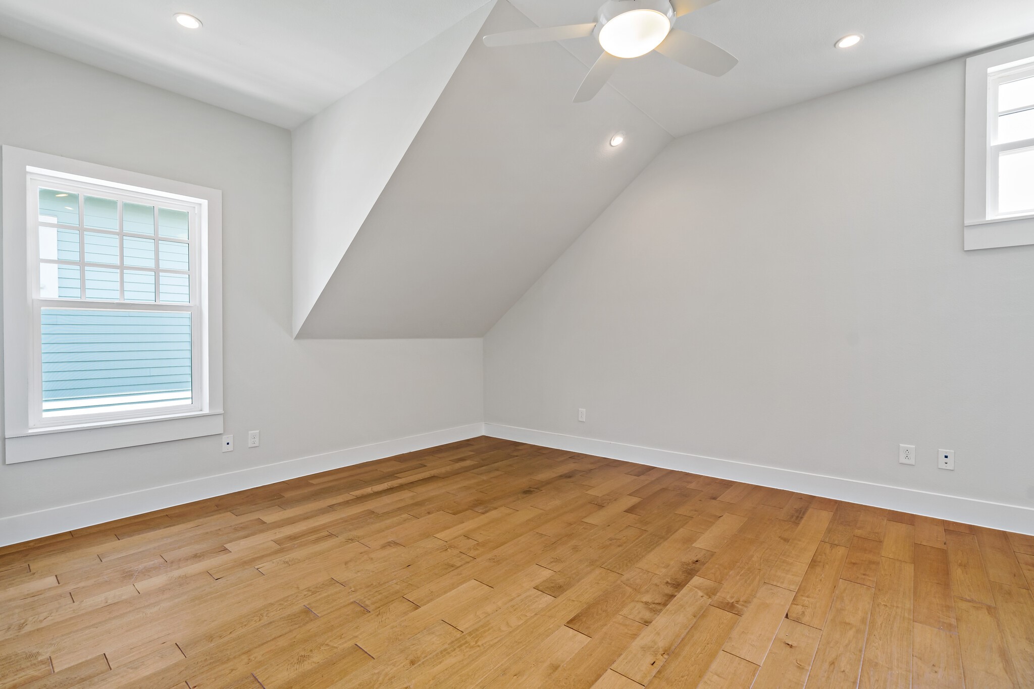 833 N Van Buren Avenue