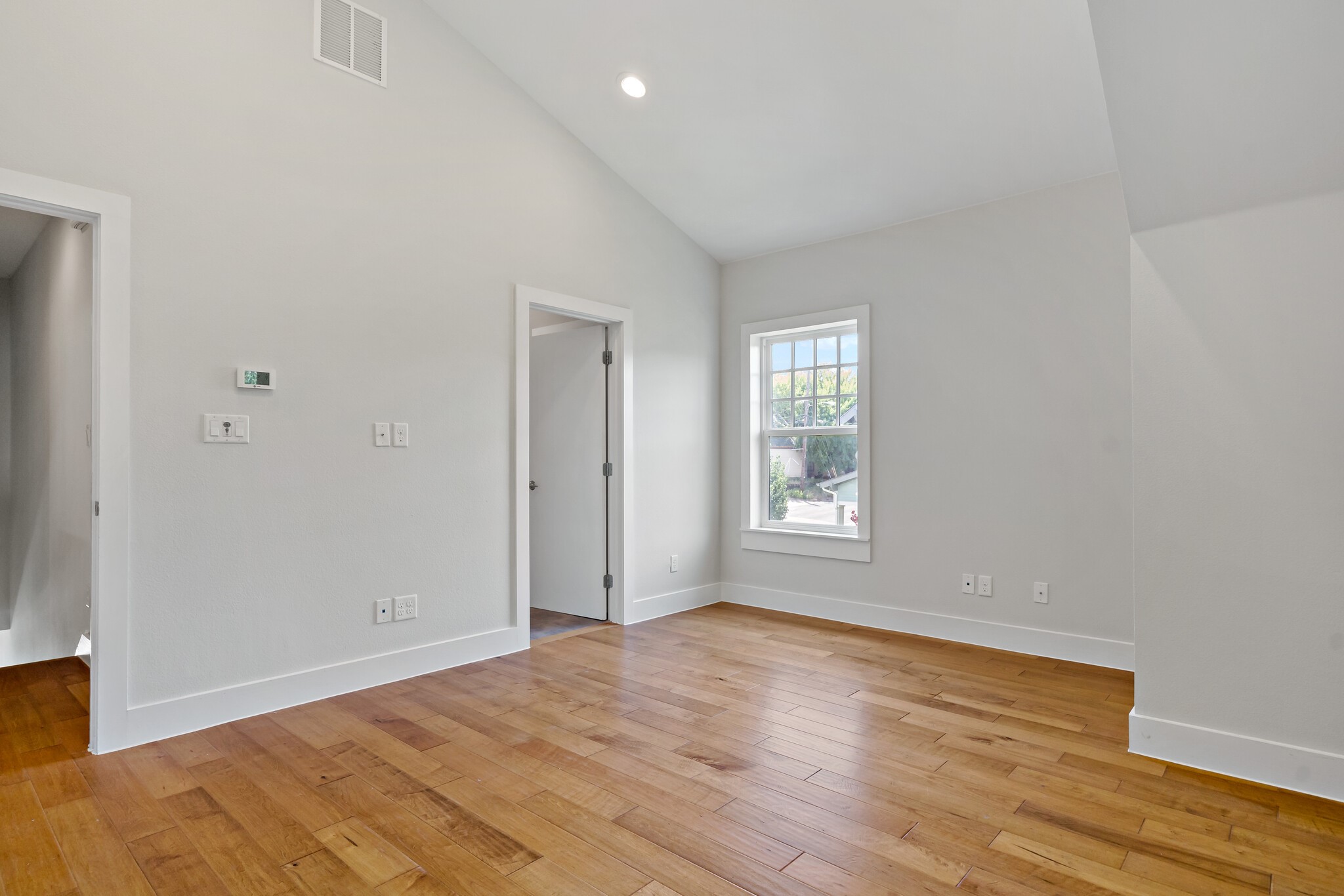 833 N Van Buren Avenue