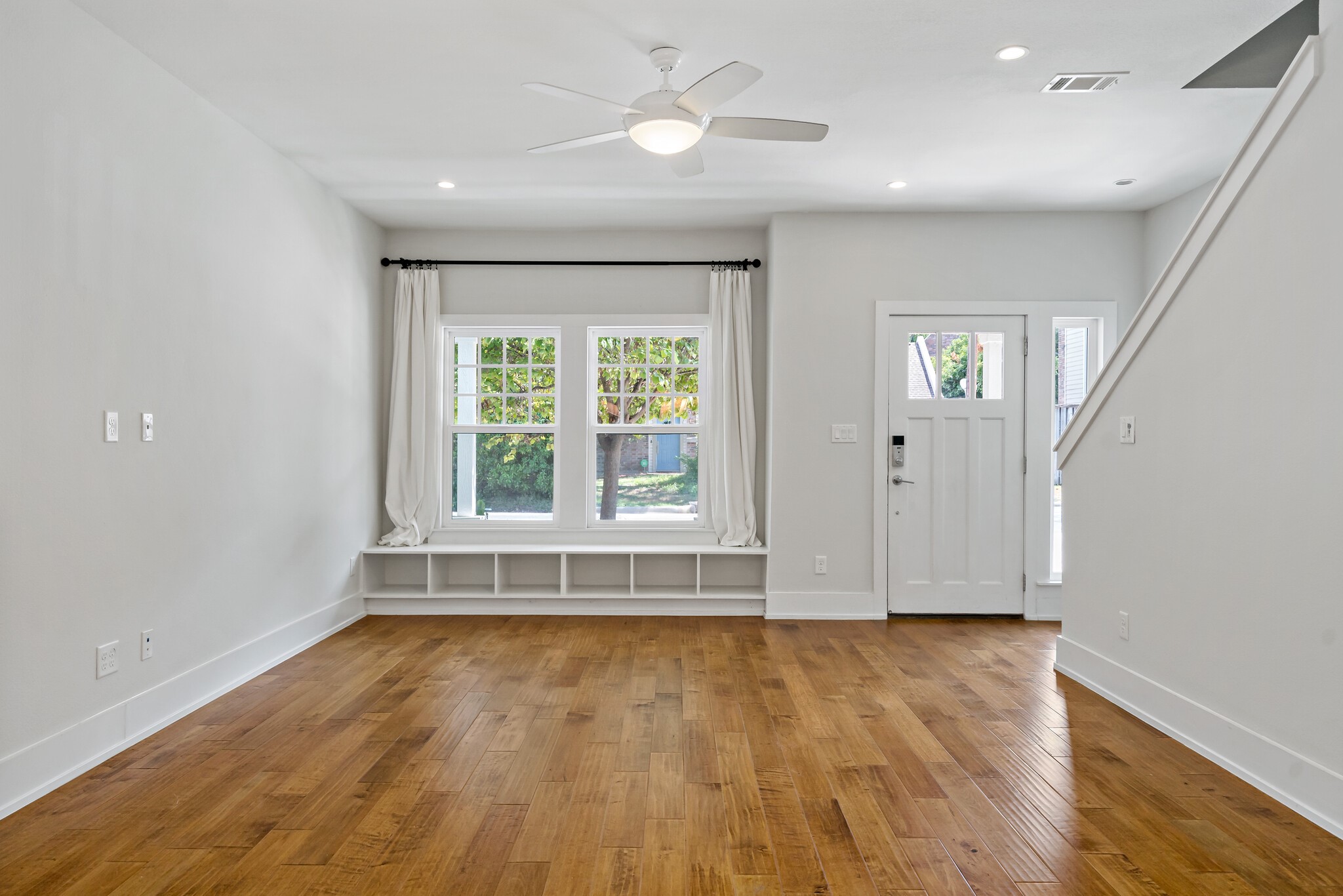 833 N Van Buren Avenue